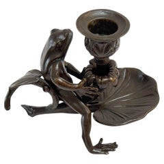 Chandelier de chambre/bougie Art Nouveau français en bronze patiné avec grenouille et nénuphar