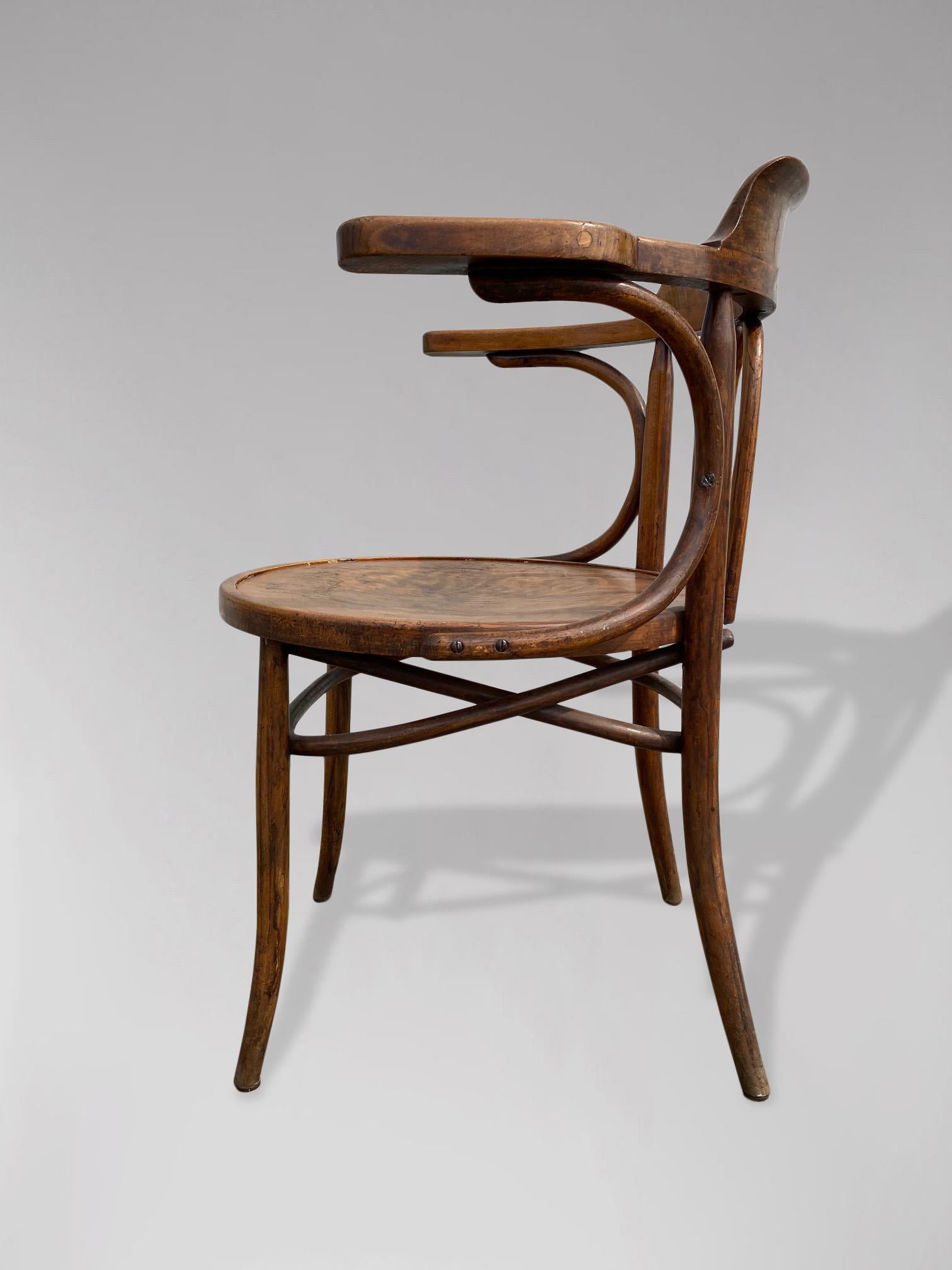 20ième siècle Fauteuil en bois courbé d'époque Art nouveau français par Thonet en vente