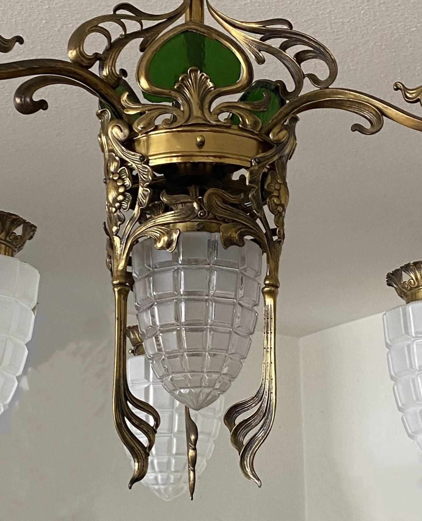 French Art Nouveau Period Jugendstil Brass Glass Four-Light Chandelier For Sale 5
