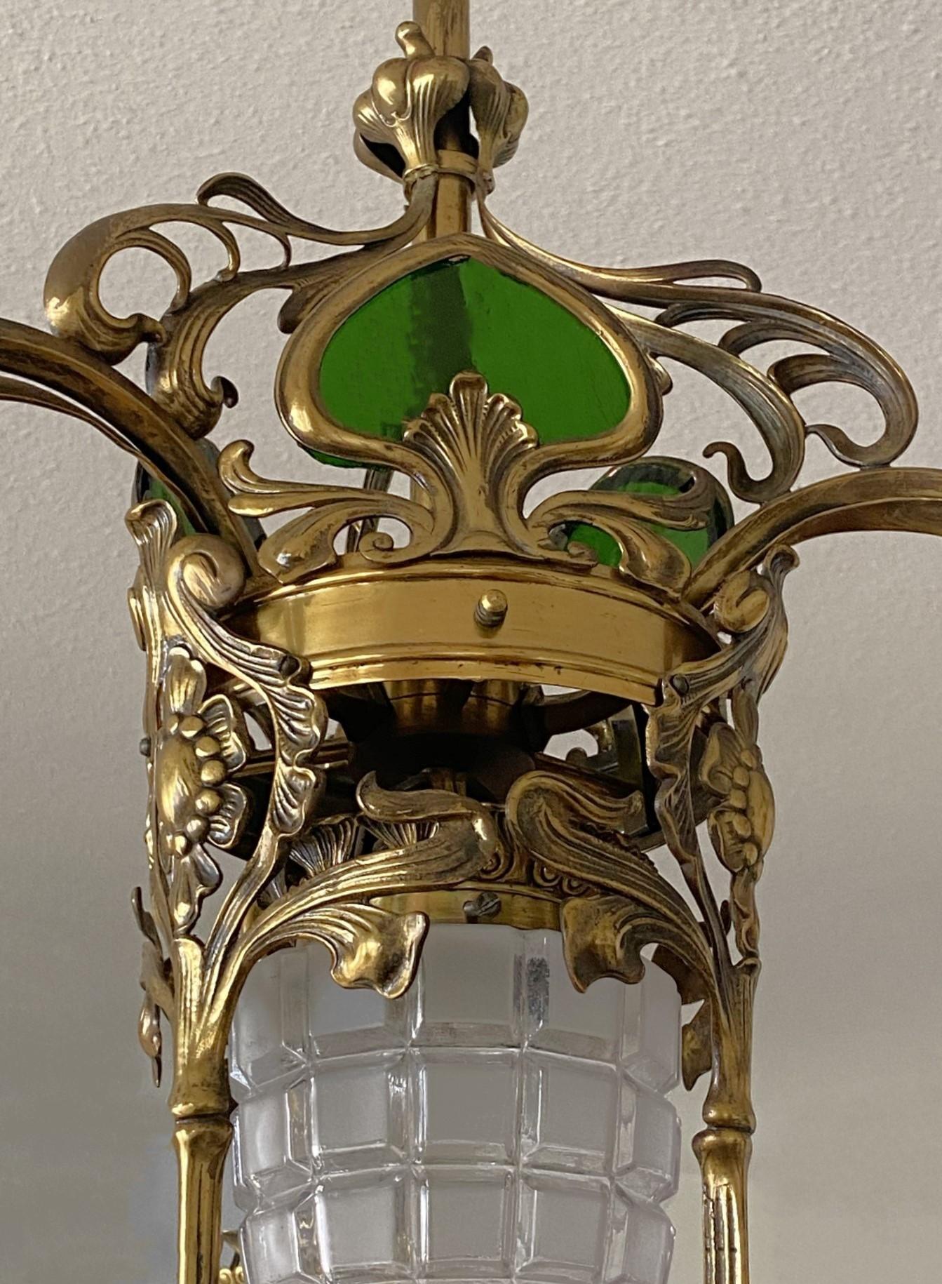 French Art Nouveau Period Jugendstil Brass Glass Four-Light Chandelier For Sale 7