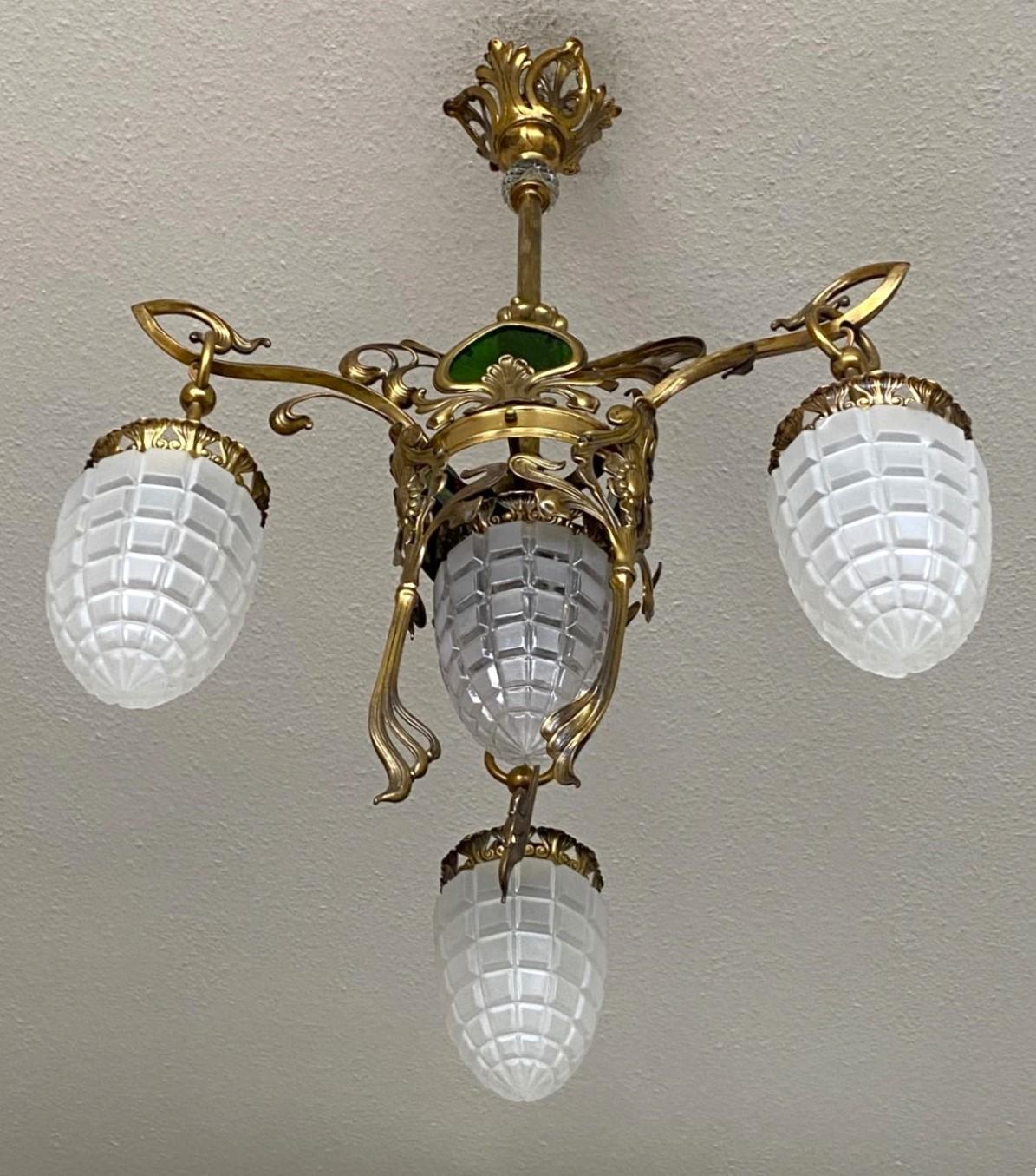 20th Century French Art Nouveau Period Jugendstil Brass Glass Four-Light Chandelier For Sale