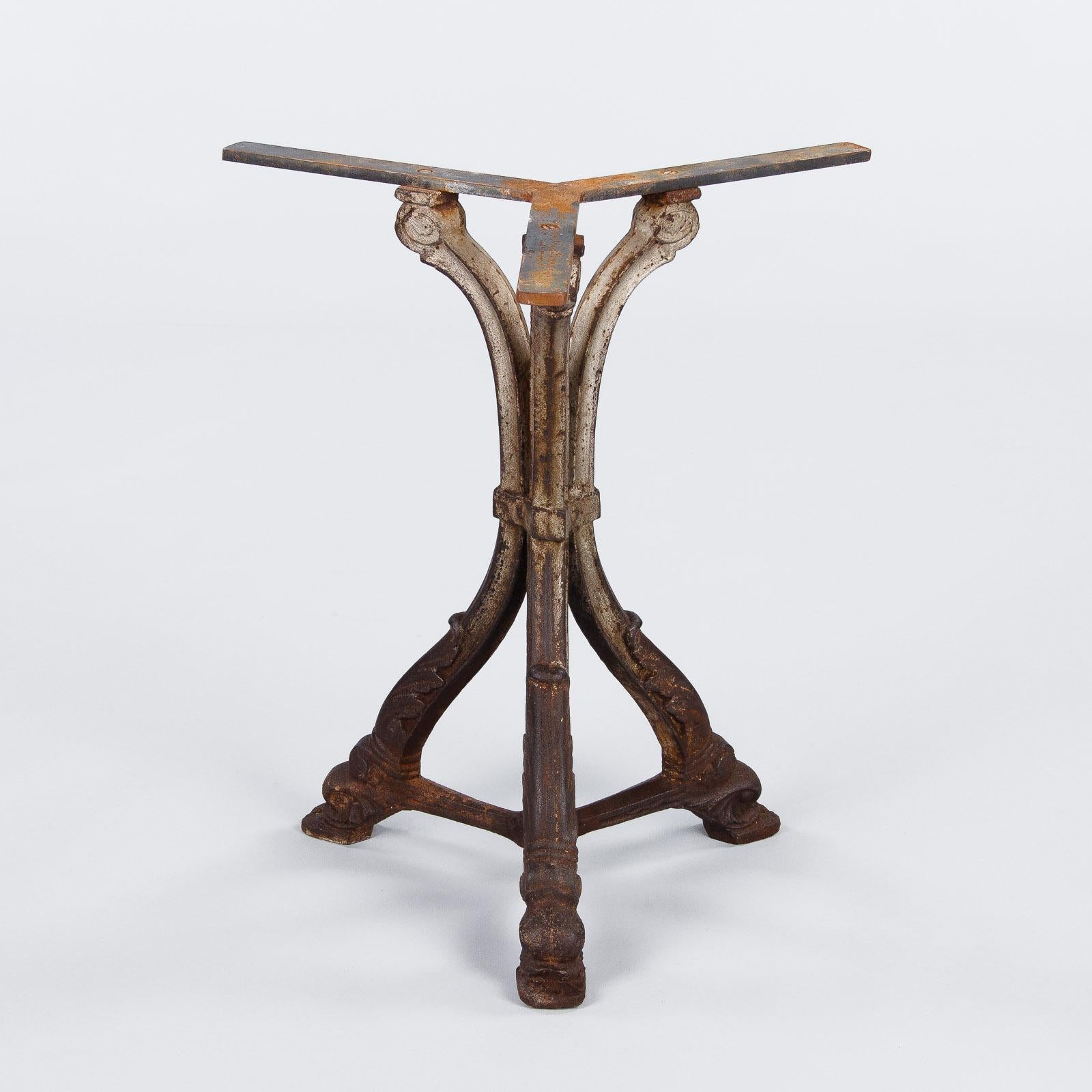 French Art Nouveau Period Iron Pedestal Table with Concrete Top, 1910s 5