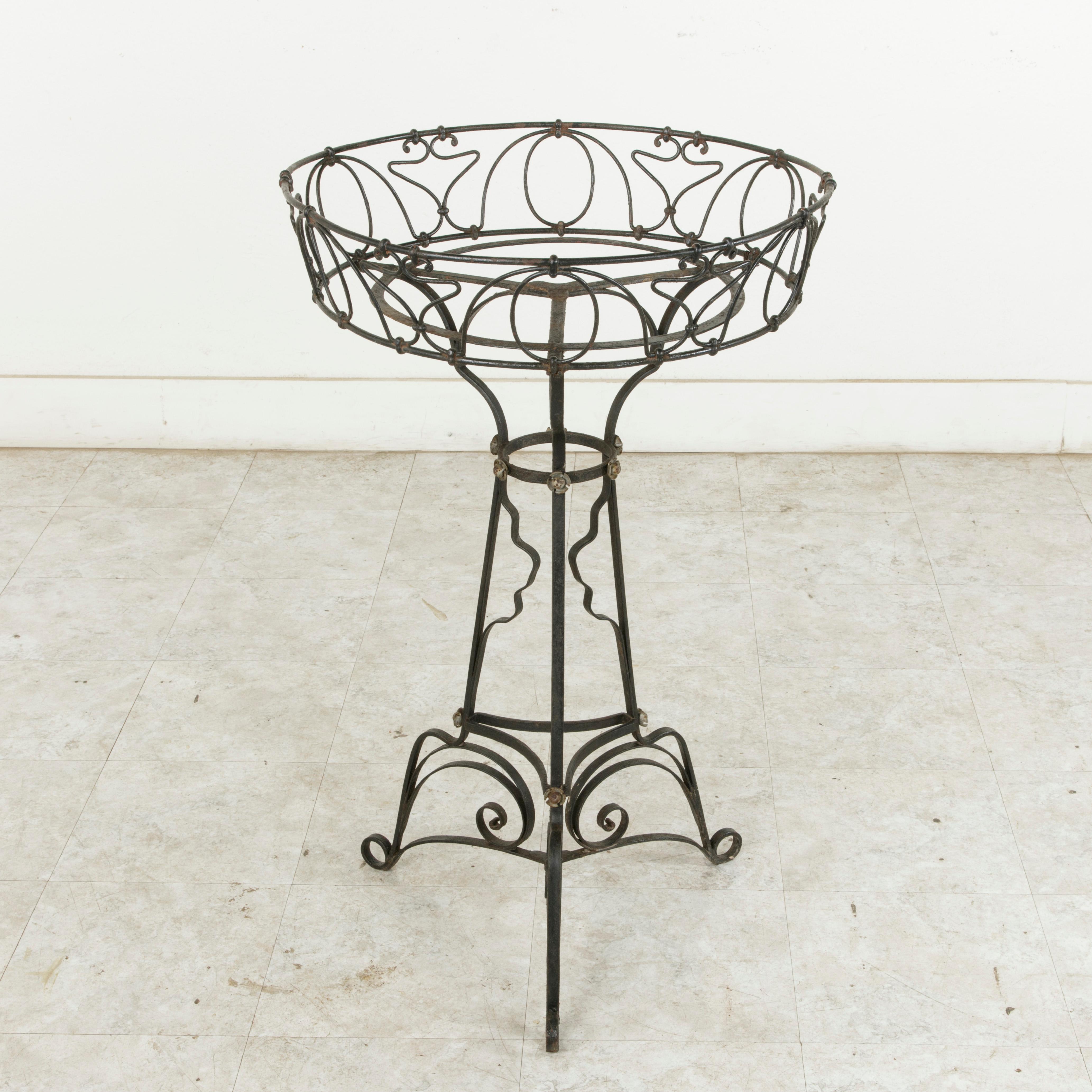 French Art Nouveau Period Iron Planter or Jardiniere, circa 1900 For Sale 3