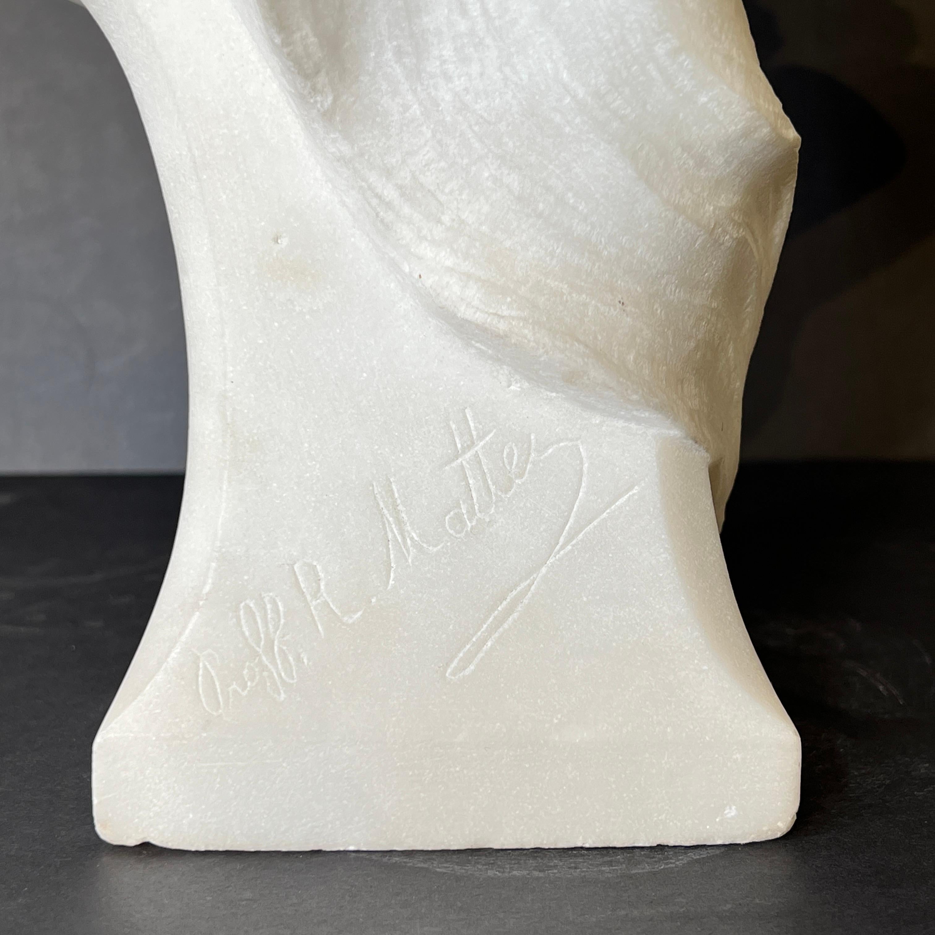 Buste de beauté féminine en marbre d'époque Art nouveau français en vente 1