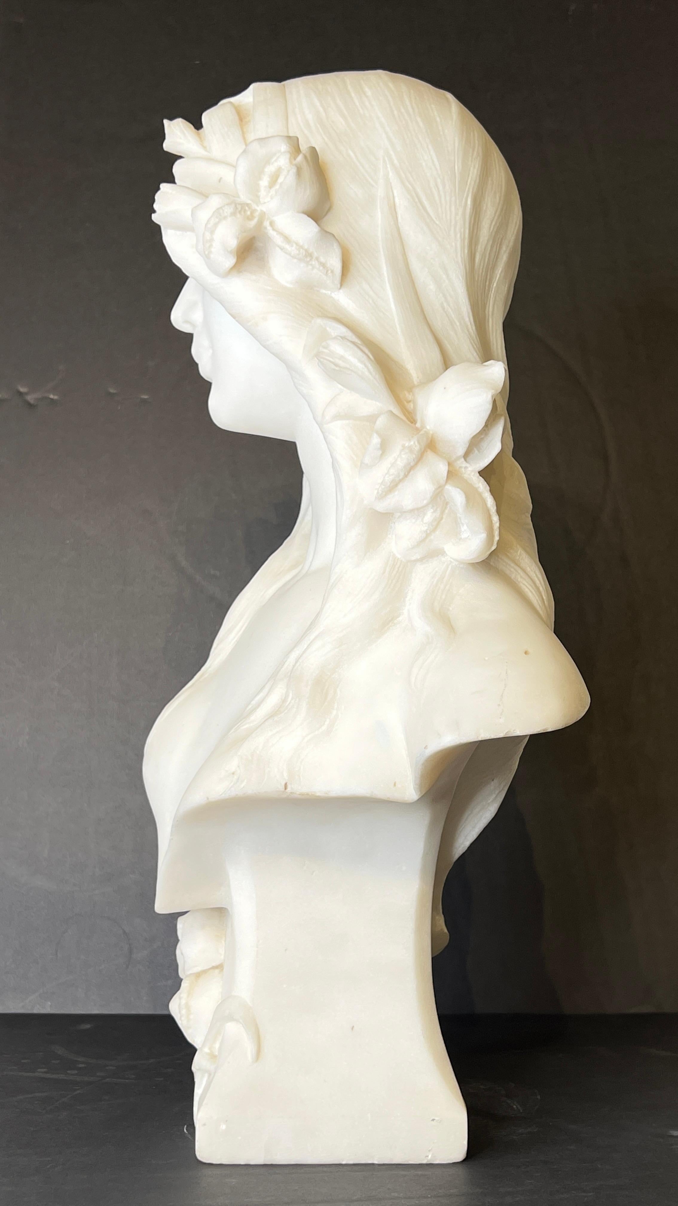 Buste de beauté féminine en marbre d'époque Art nouveau français en vente 2