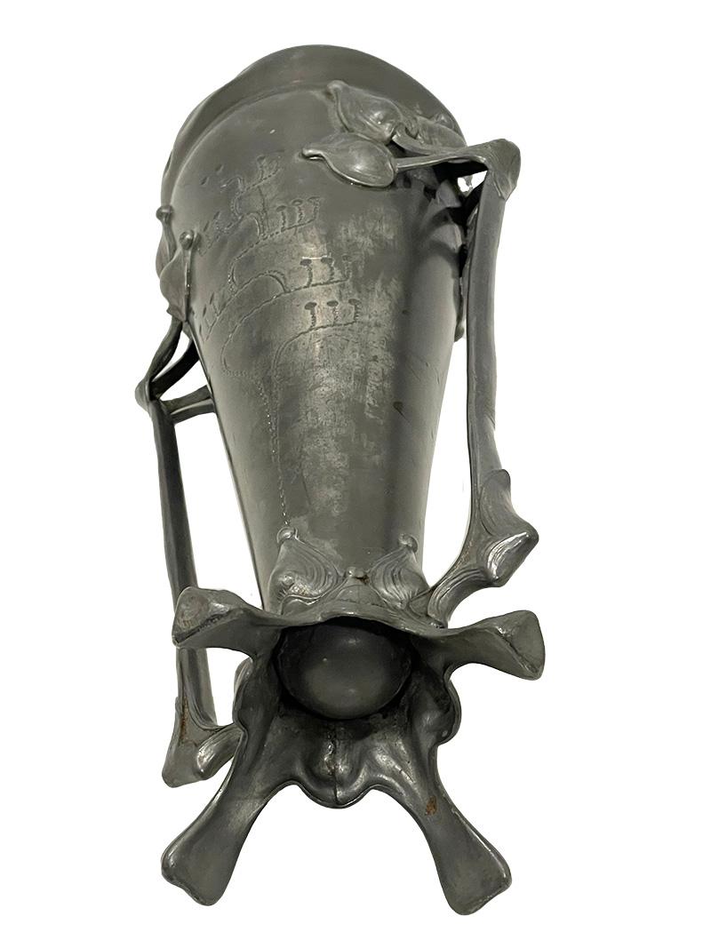 French Art Nouveau pewter vase, ca 1900 In Good Condition For Sale In Delft, NL