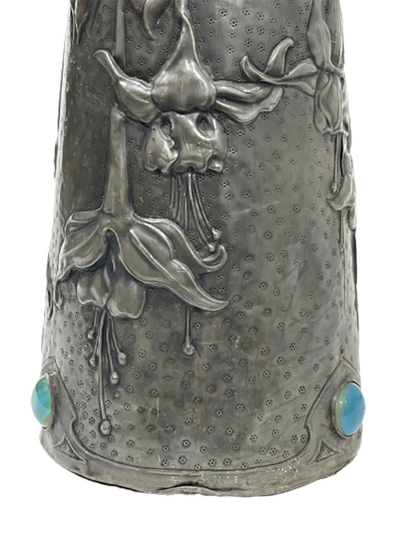 Vaso in peltro francese Art Nouveau in vendita 2