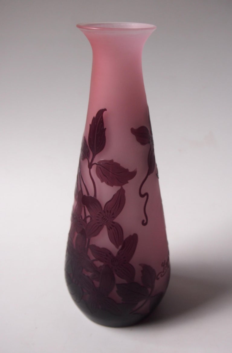 Early 20th Century French Art Nouveau Pink and Purple Signed Emile Galle Cameo Vase, circa 1900 For Sale