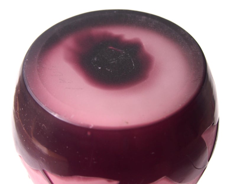 French Art Nouveau Pink and Purple Signed Emile Galle Cameo Vase, circa 1900 For Sale 1