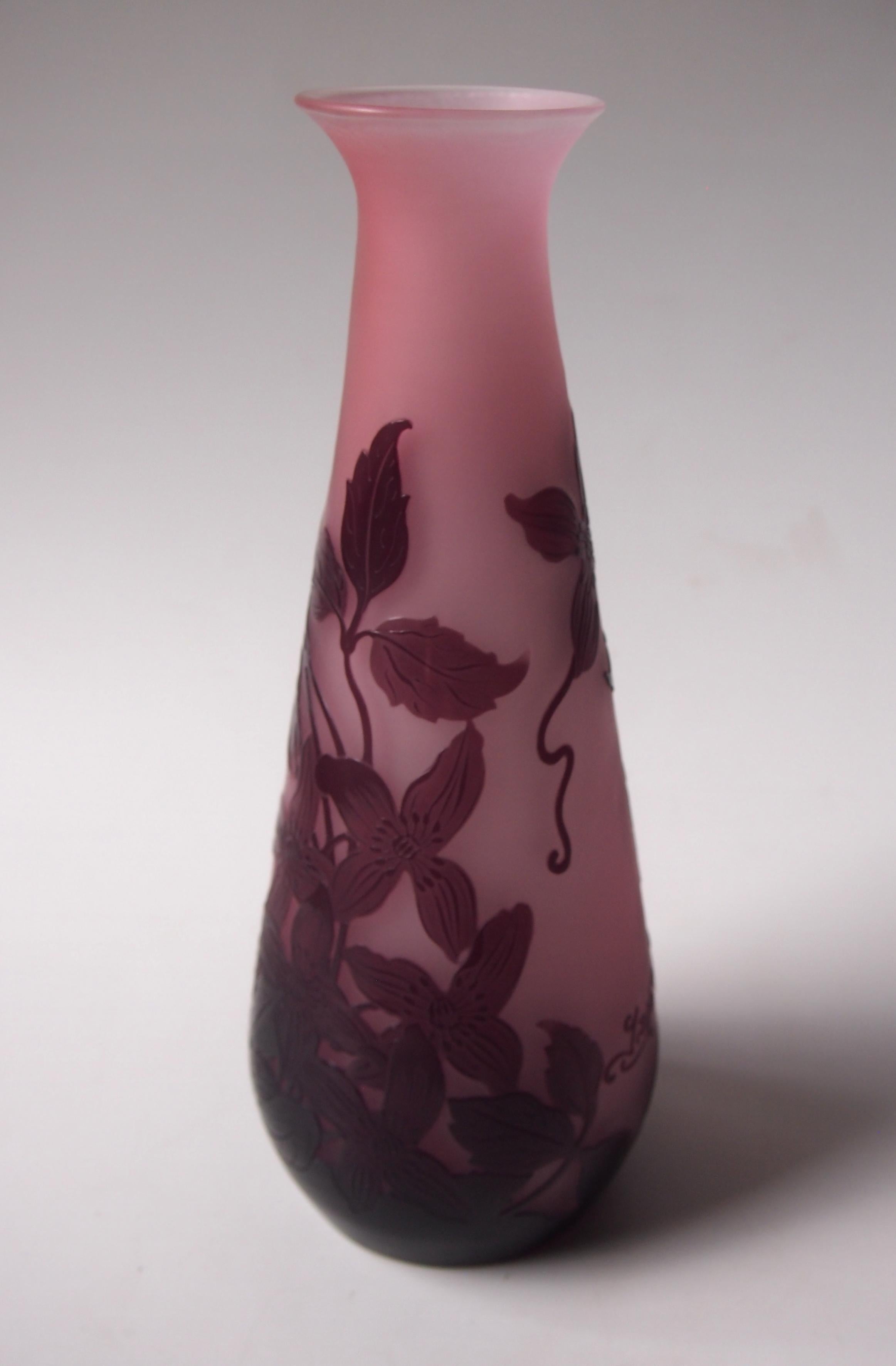 Early 20th Century French Art Nouveau Pink and Purple Signed Emile Galle Cameo Vase, circa 1920 For Sale