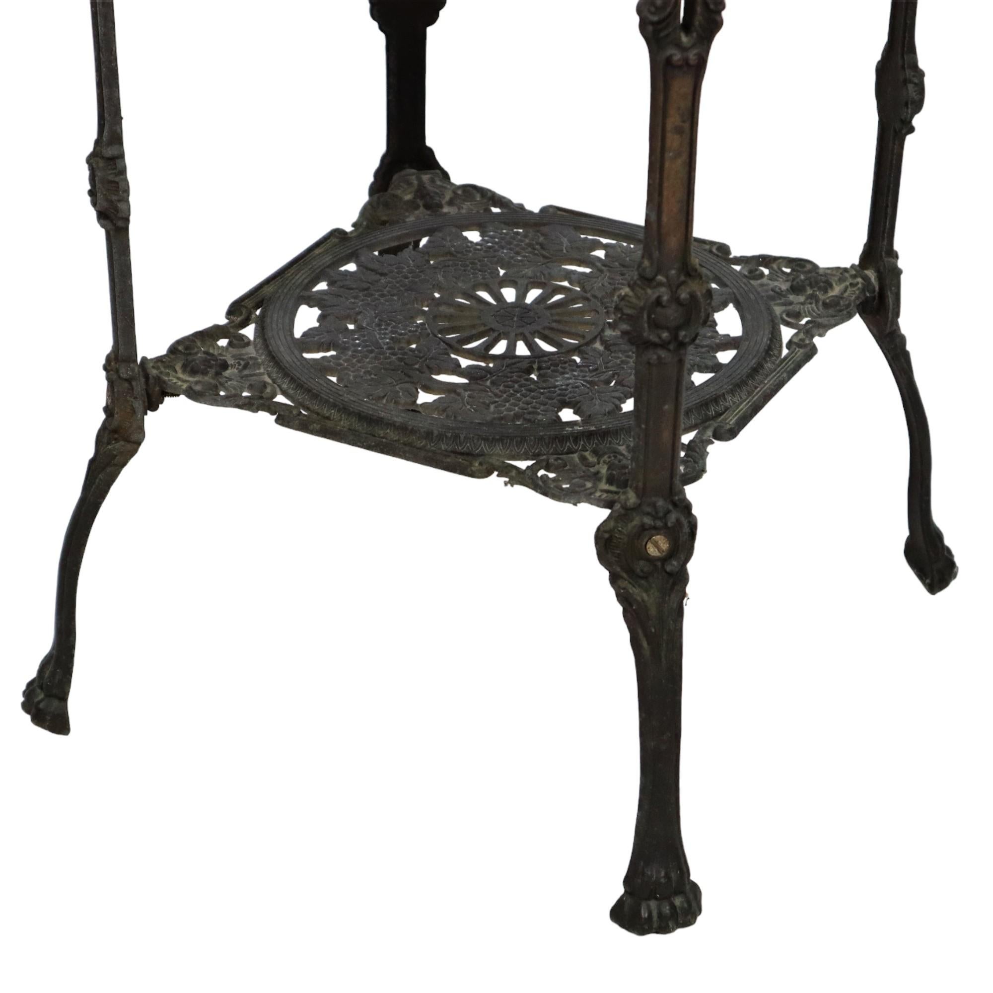 20ième siècle Table à plantes Art Nouveau Etagere Artificiel Bronze Antique circa 1900 en vente