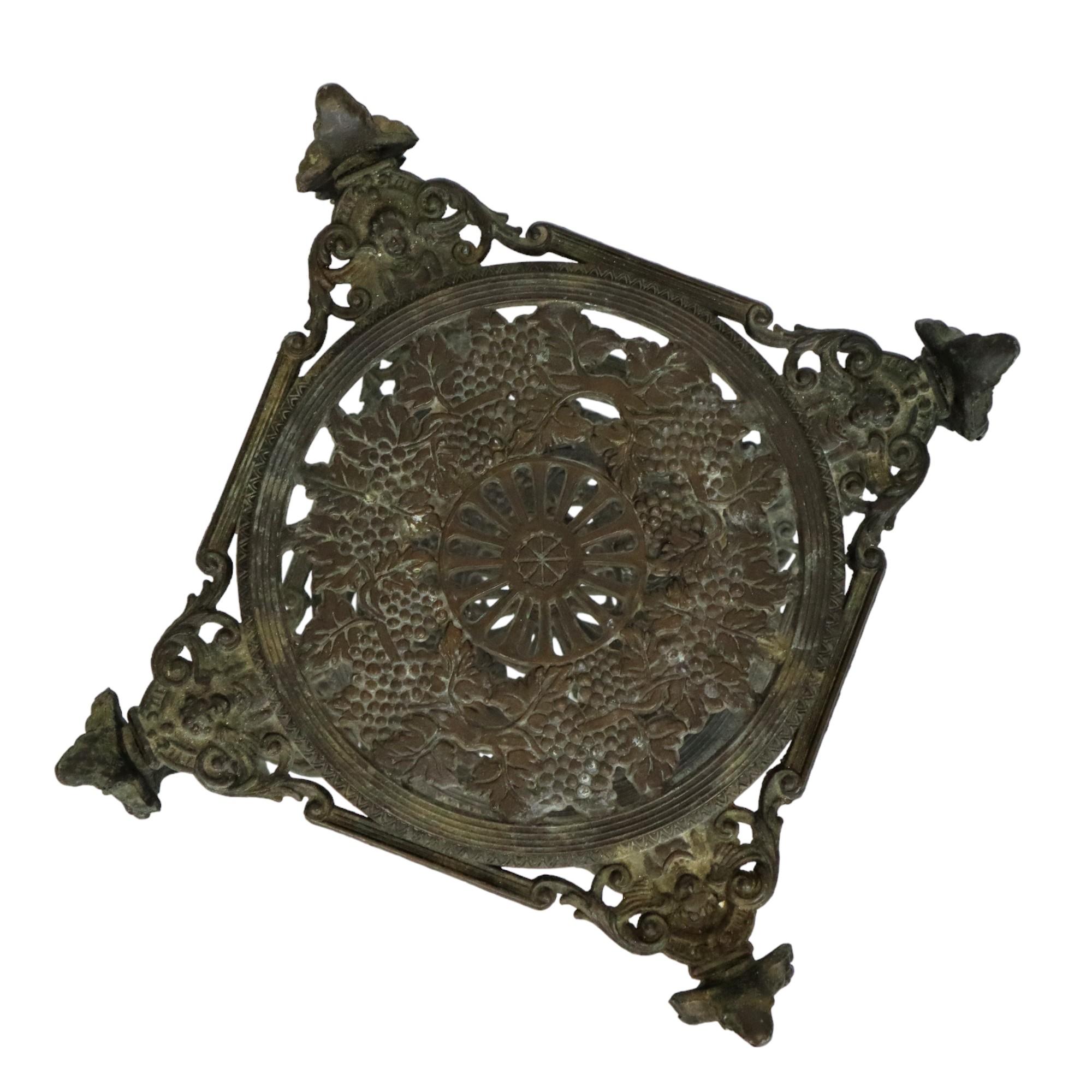 Table à plantes Art Nouveau Etagere Artificiel Bronze Antique circa 1900 en vente 1