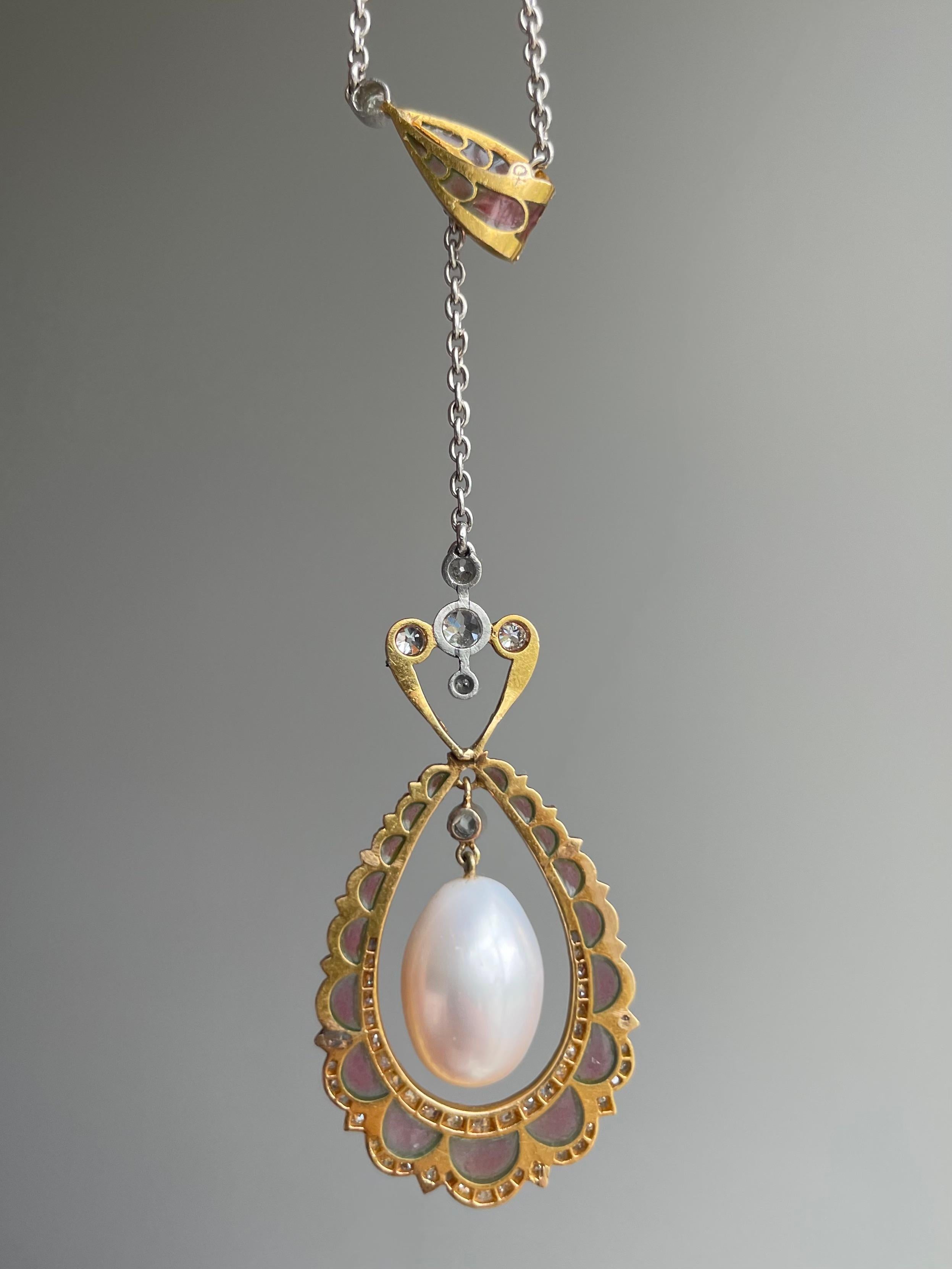 French Art Nouveau Plique-a-Jour Lavaliere Necklace In Good Condition For Sale In Hummelstown, PA