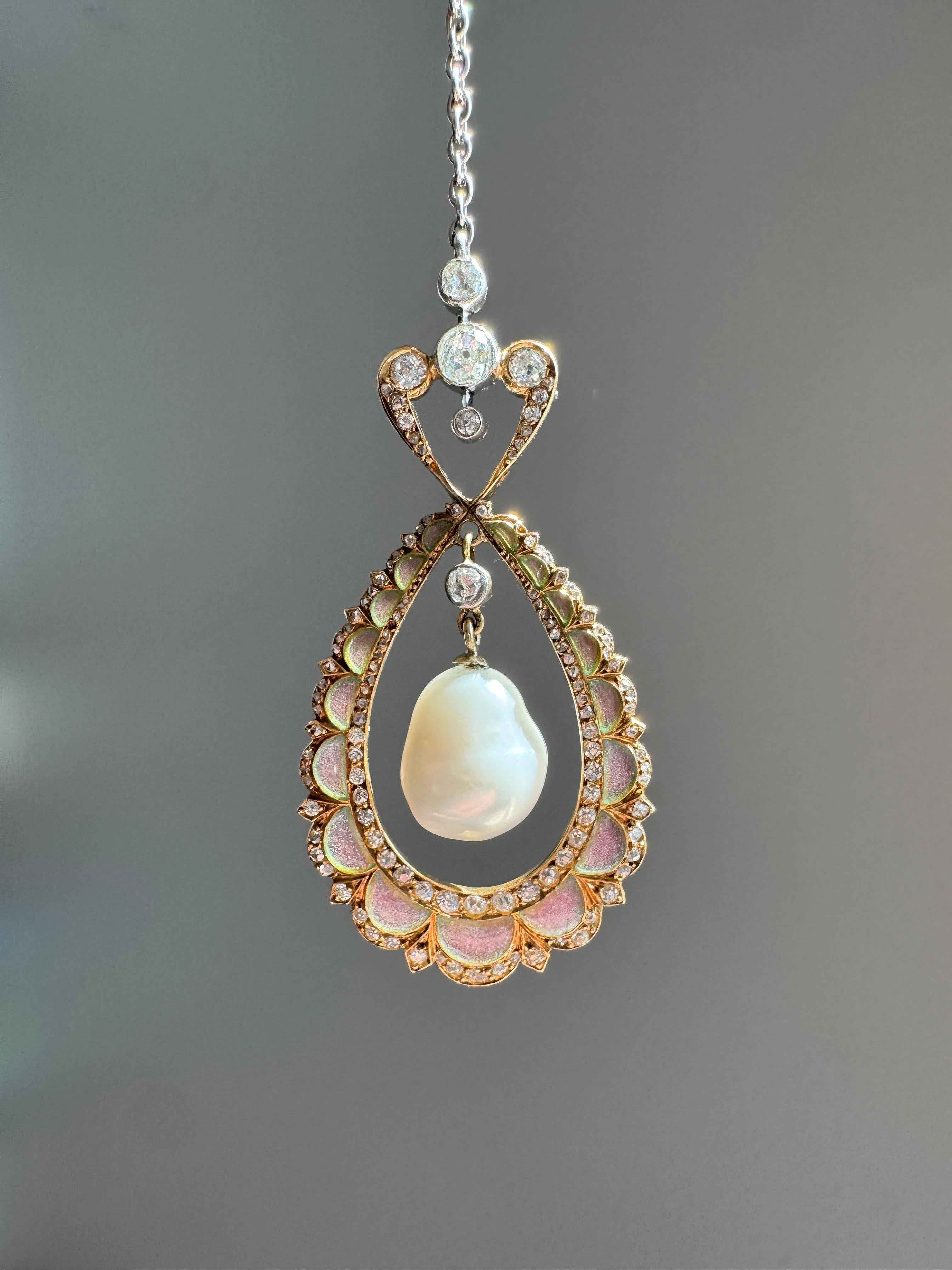 Collana Lavaliere Plique-a-Jour in stile Art Nouveau francese In condizioni buone in vendita a Hummelstown, PA