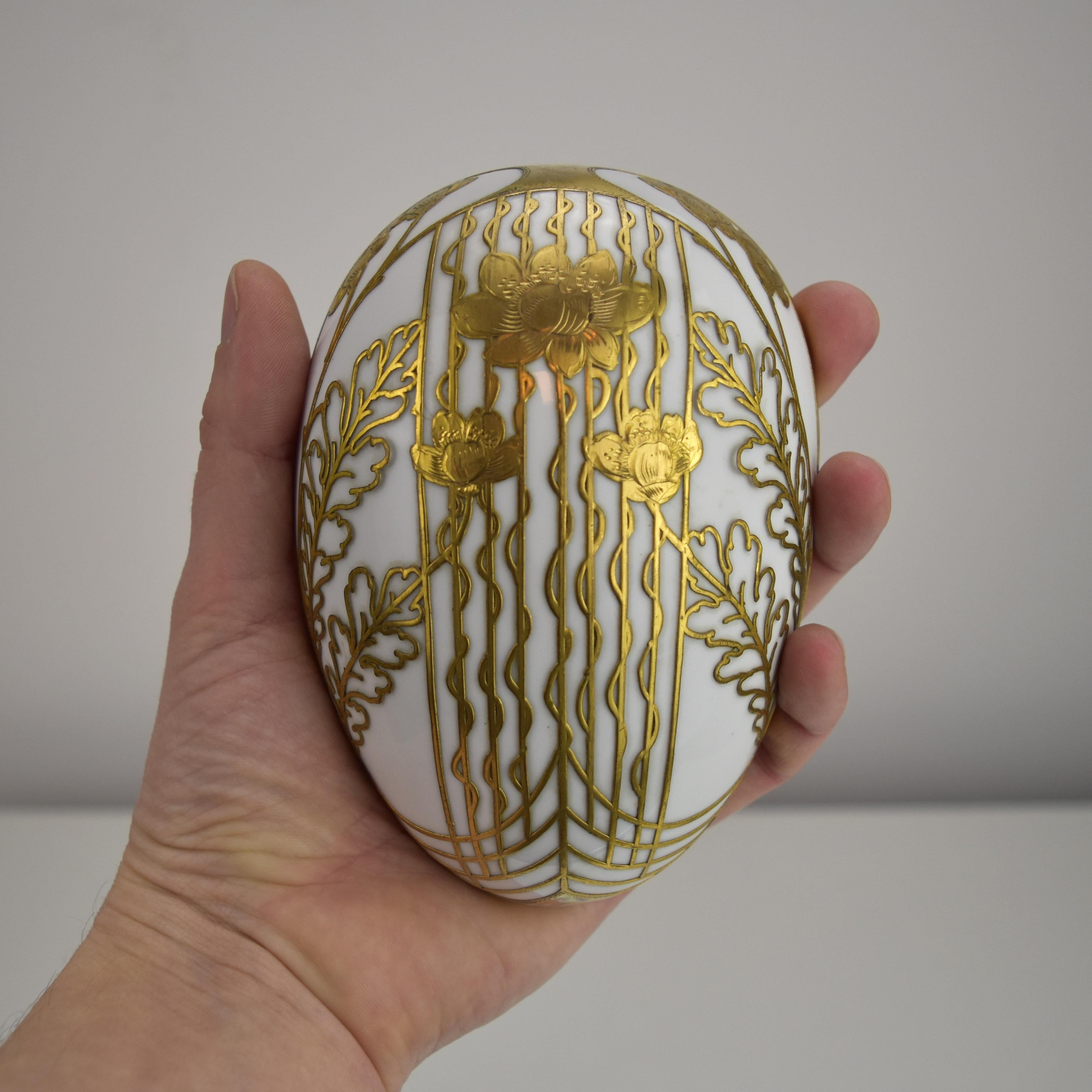 French Art Nouveau Porcelain Egg Box w. Gilt Bronze Ormolu Mounting For Sale 6