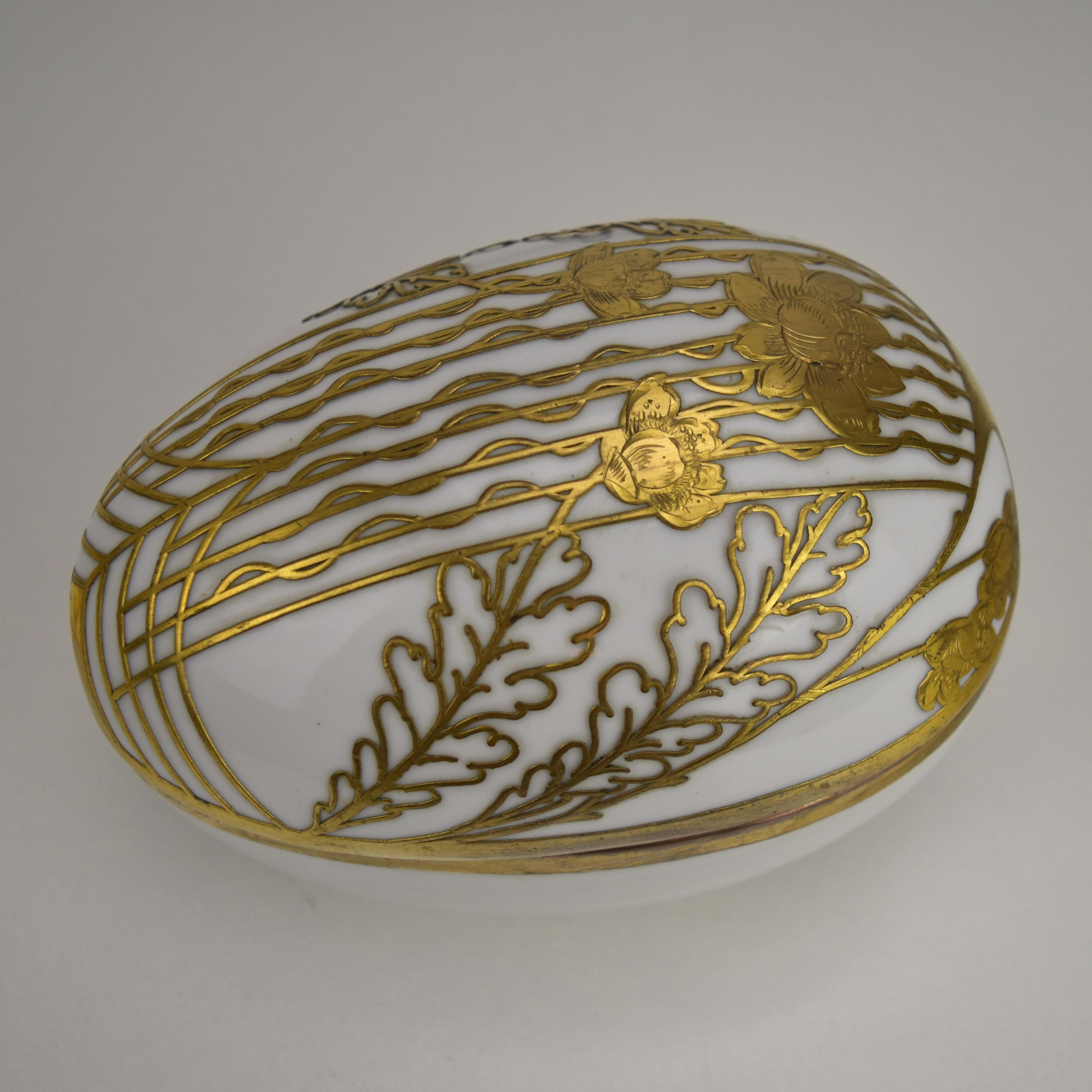 Hand-Painted French Art Nouveau Porcelain Egg Box w. Gilt Bronze Ormolu Mounting For Sale