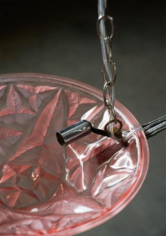 Lampadario francese in vetro smerigliato pressato Art Déco