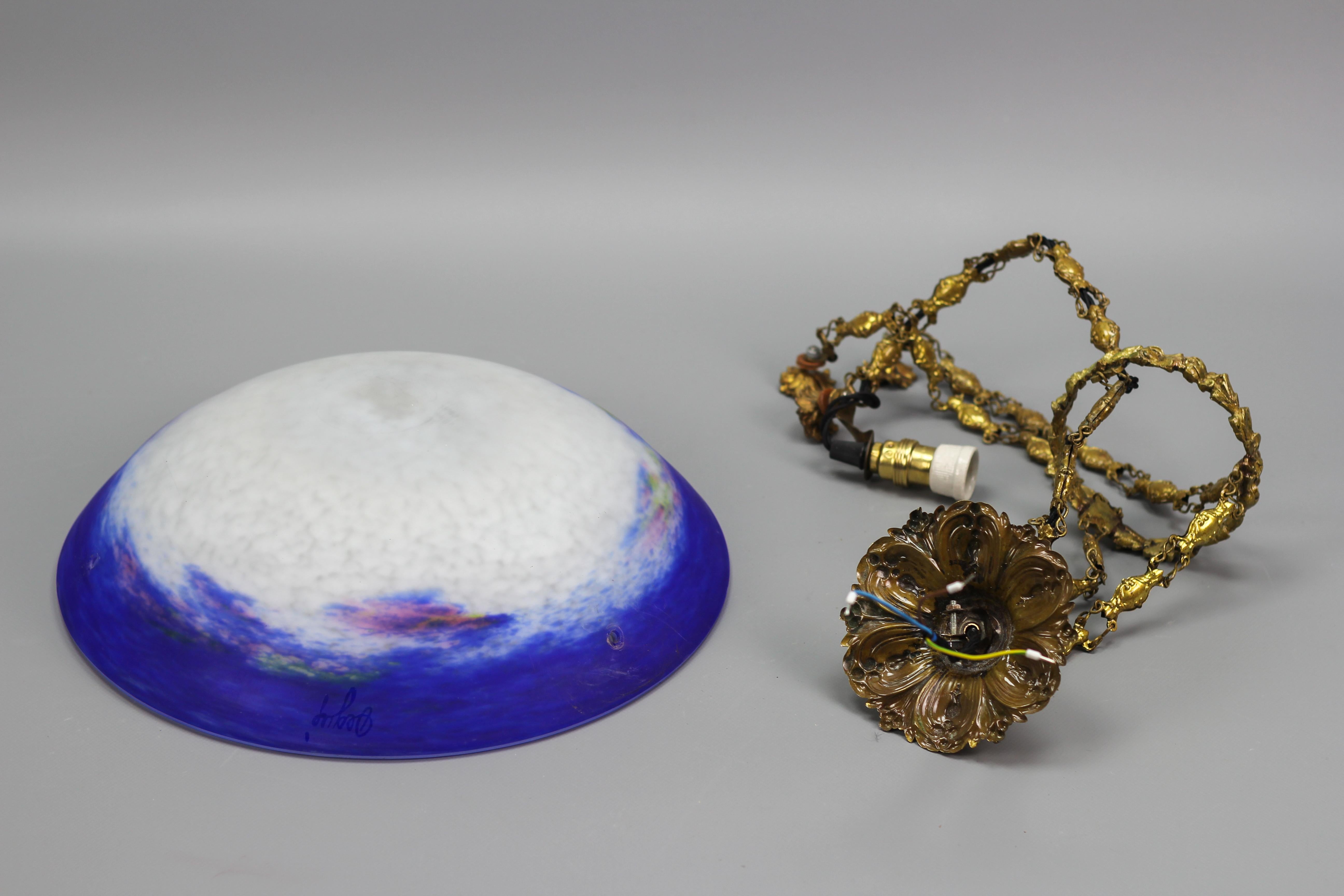 Luminaire Art nouveau franais en forme de bol en verre violet, bleu et blanc par Degu 5