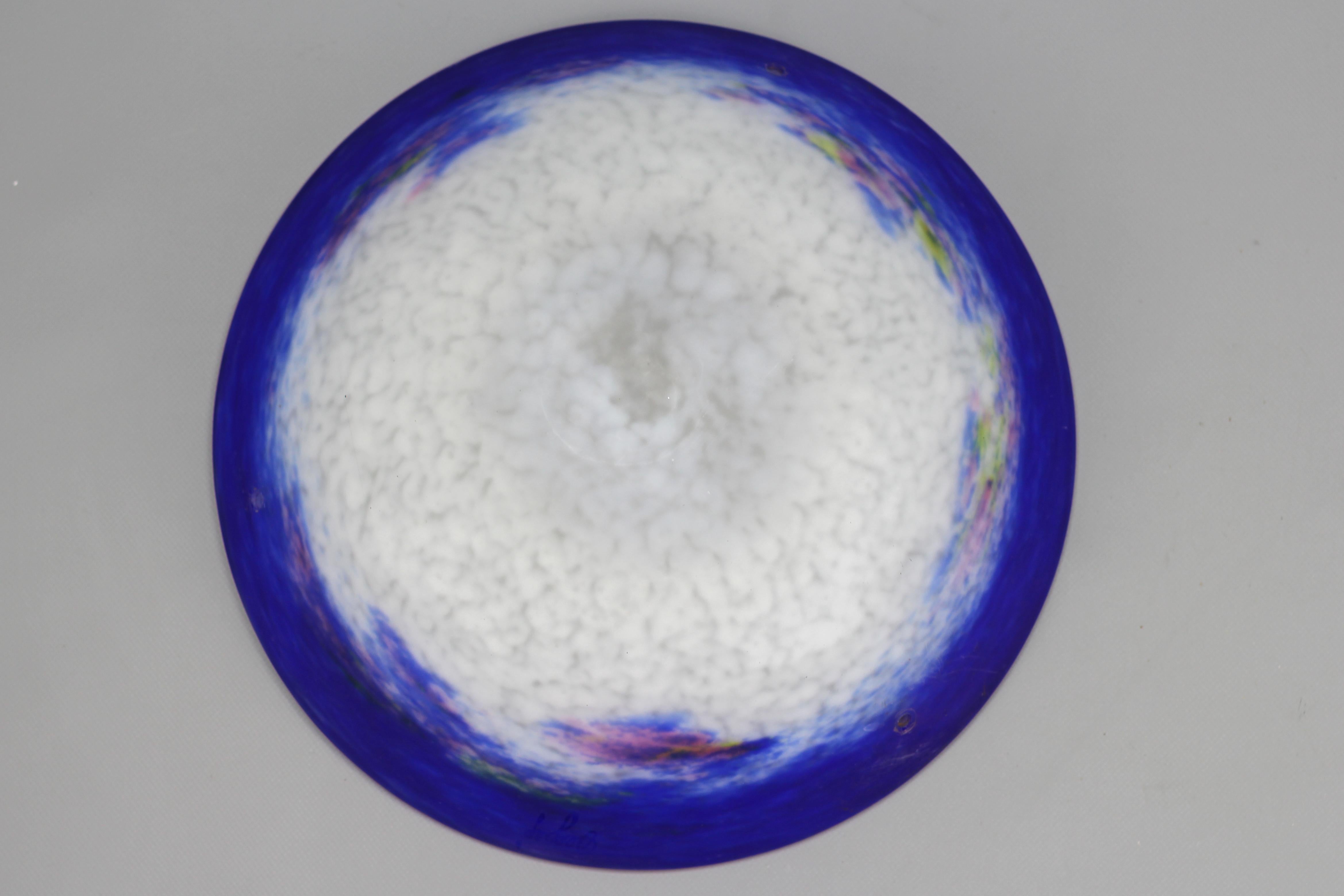 Luminaire Art nouveau franais en forme de bol en verre violet, bleu et blanc par Degu 7