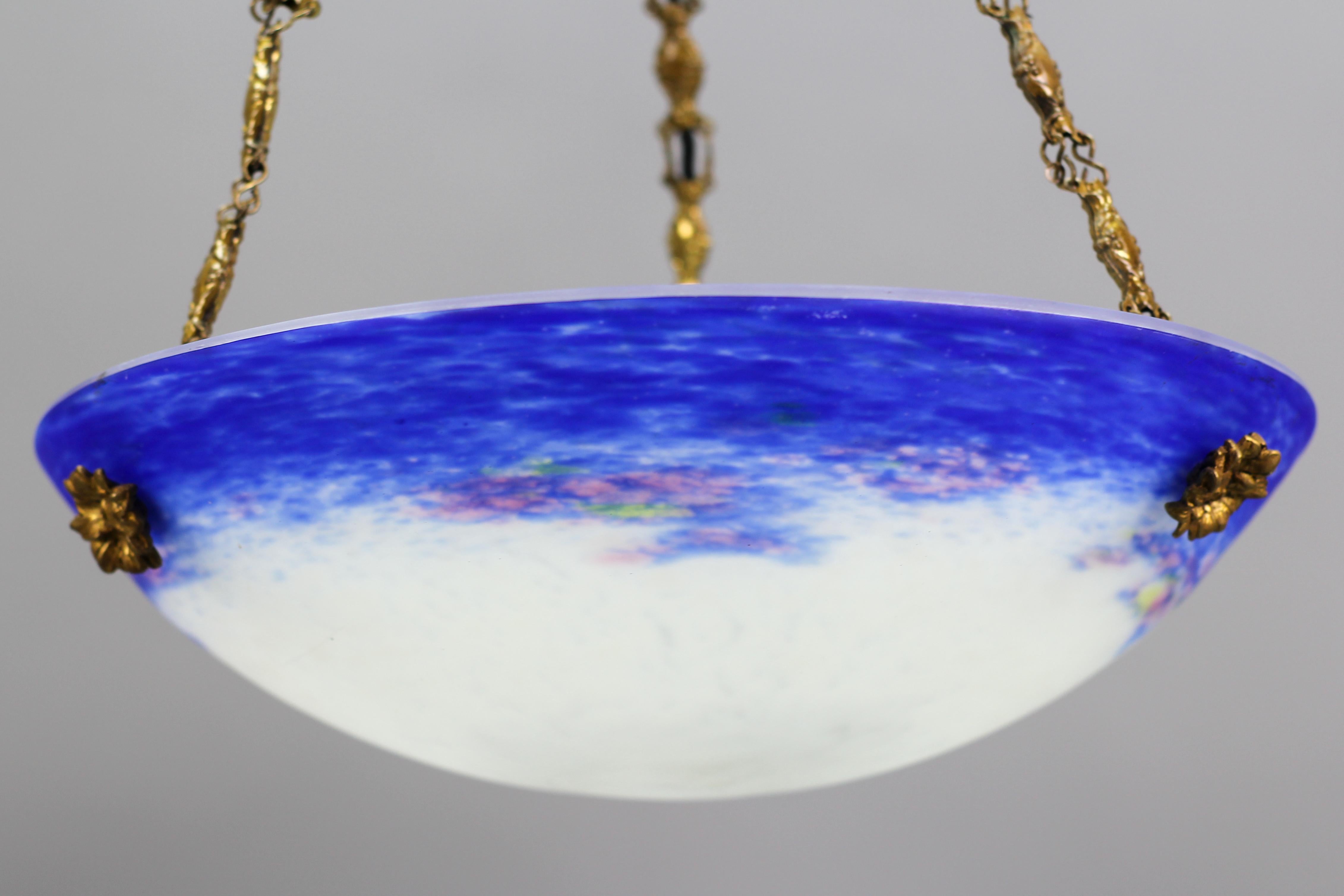 Début du 20ème siècle Luminaire Art nouveau franais en forme de bol en verre violet, bleu et blanc par Degu