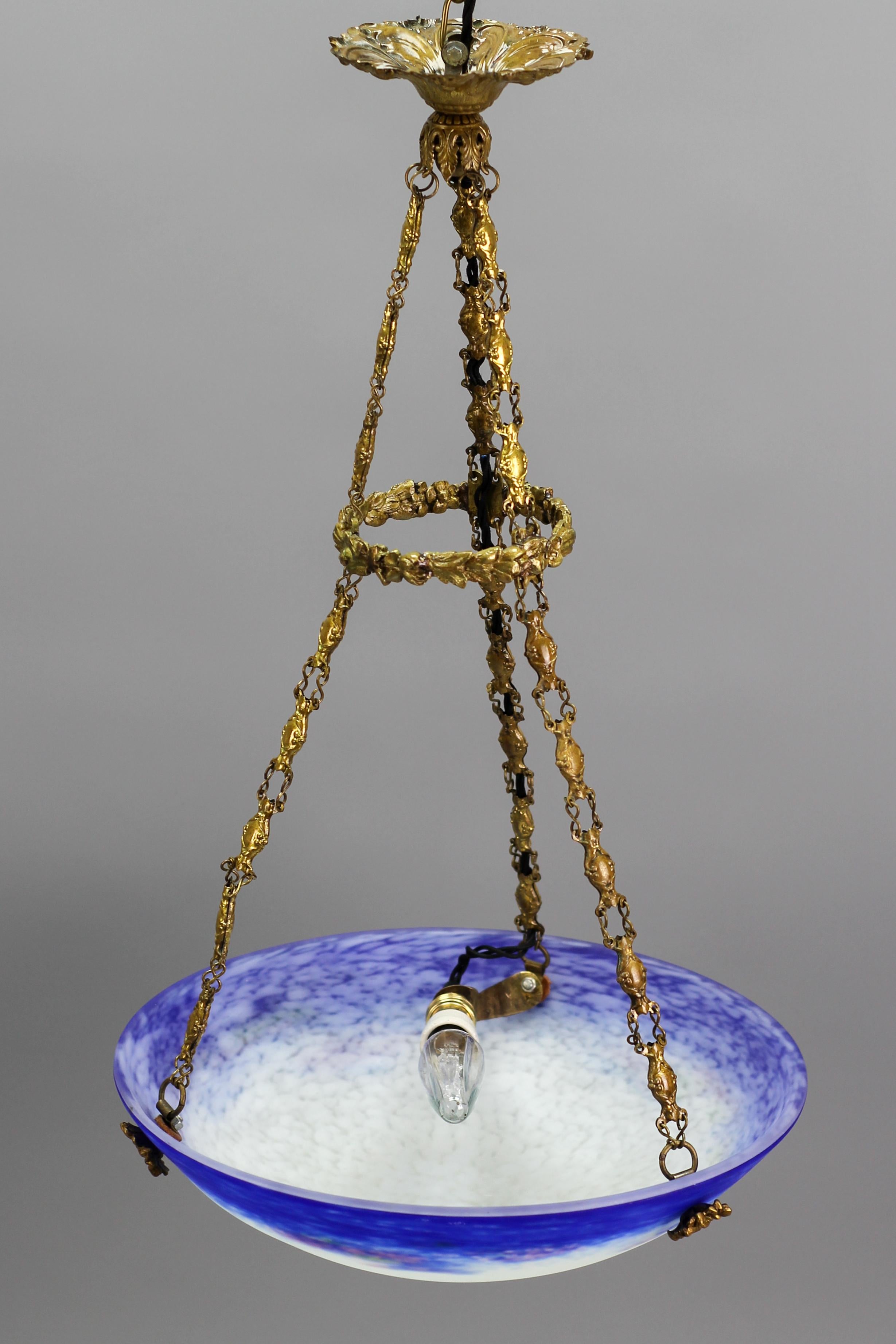 Luminaire Art nouveau franais en forme de bol en verre violet, bleu et blanc par Degu 3