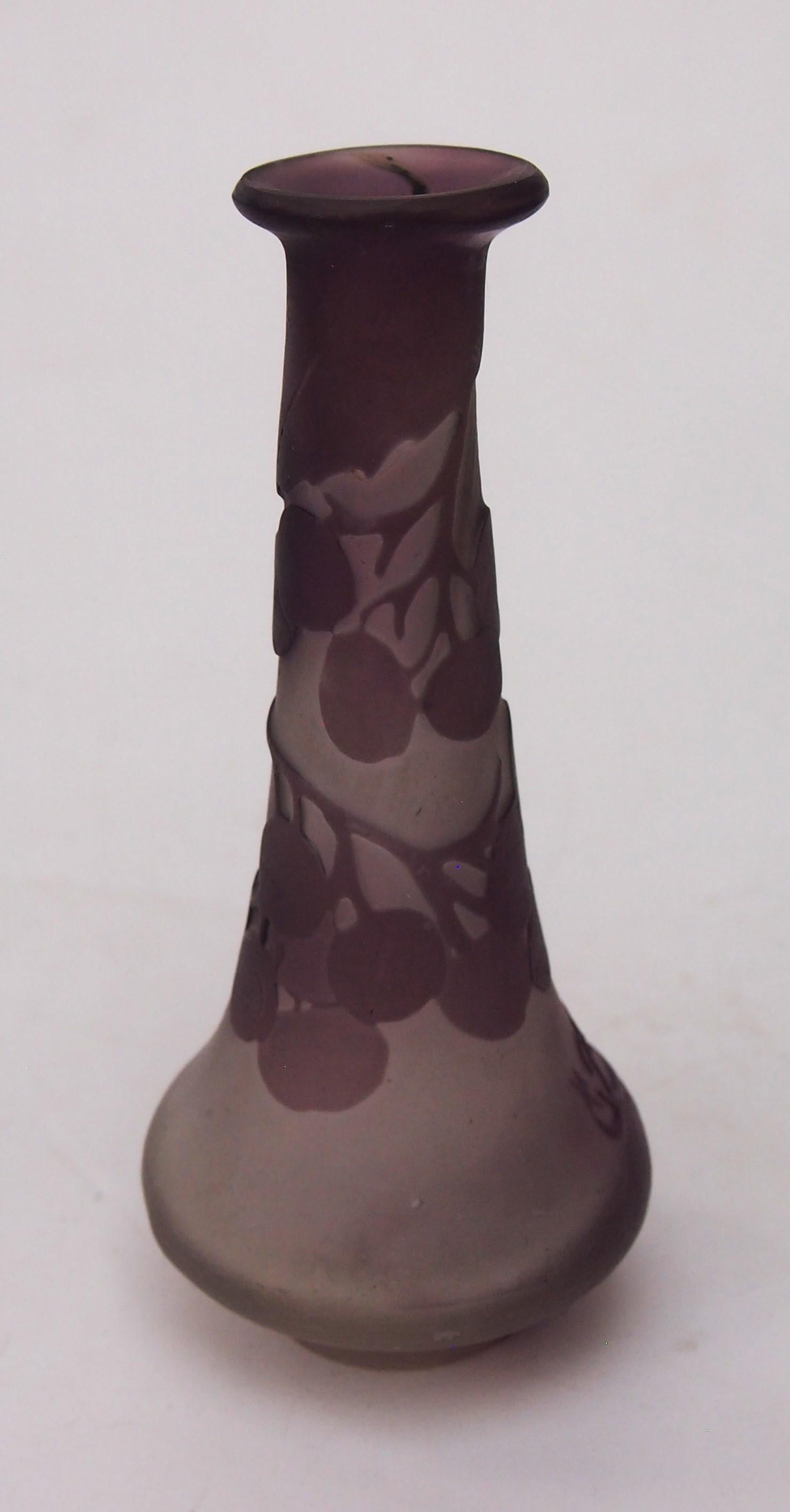 Small purple over clear Emile Galle cameo vase in a classic bud vase shape (sol fleur) decorated with leaves and small berries -It is signed (with the star) in purple with the Provost Mk II signature 1905-1908 (see last image for Galle  signature