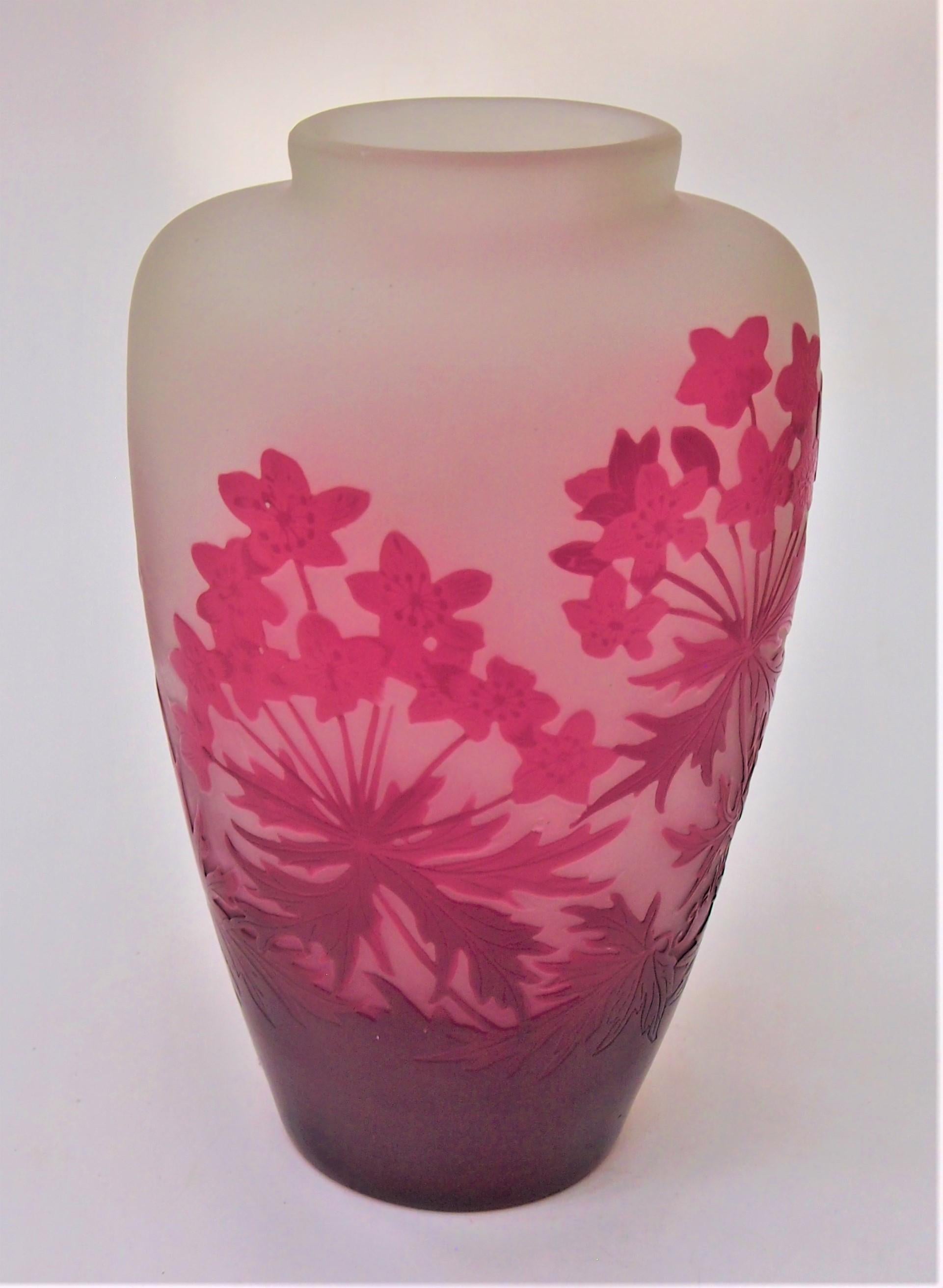 French Art Nouveau Red and Clear Signed Emile Gallé Cameo Glass Vase circa 1920 In Good Condition For Sale In Worcester Park, GB