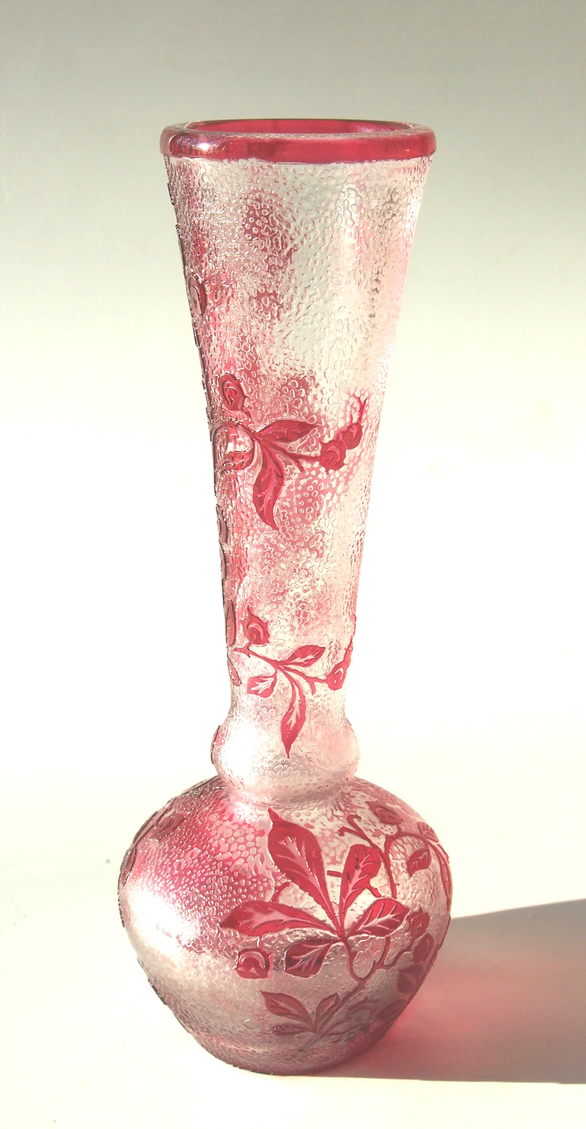 Very unusual Art Nouveau Baccarat crystal cameo vase in red over clear. Decorated with horse chestnuts. As with most early Baccarat cameo there is a fine pattern detailed in the clear layer.

Baccarat is and has been the creator of finest crystal