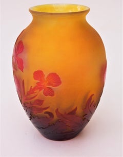 Französischer Jugendstil Rot auf Gelb Signiert Emile Gallé Iris Kamee Glasvase um 1920