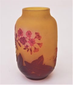 Vase en verre rouge/jaune signé Emile Gallé c1920