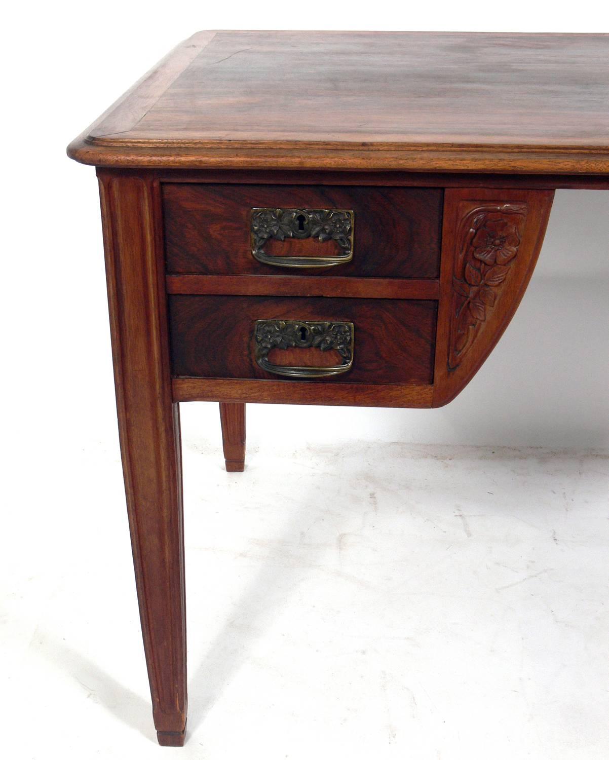 French Art Nouveau Rosewood Desk or Bureau Plat In Good Condition In Atlanta, GA