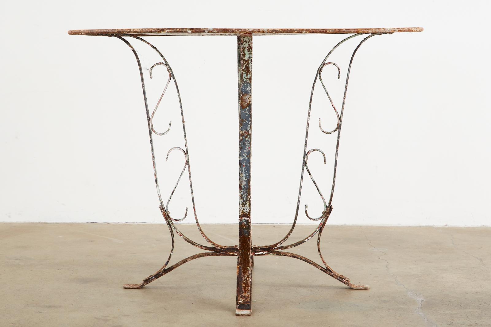 French Art Nouveau Round Iron Tulip Garden Dining Table In Distressed Condition In Rio Vista, CA
