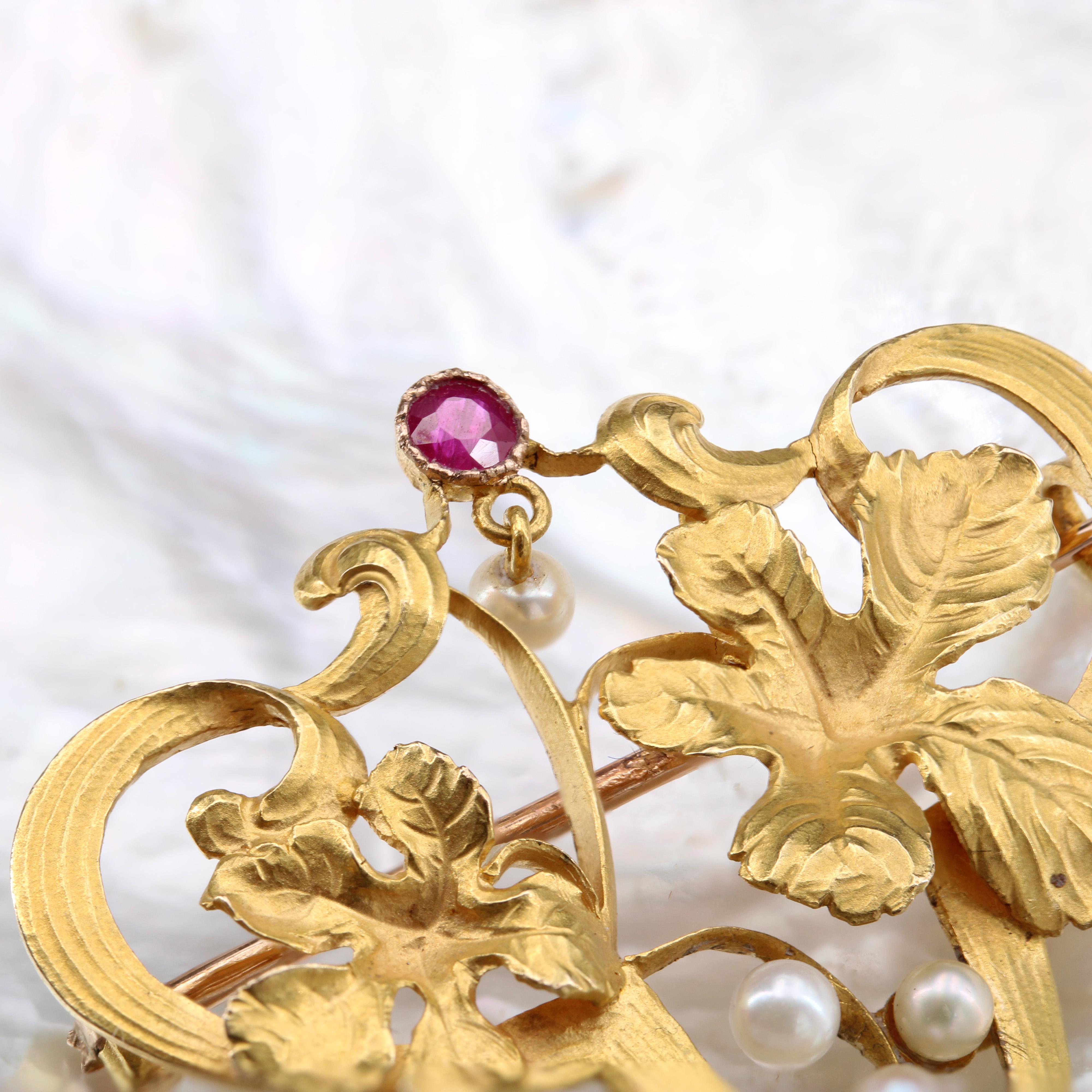 French Art Nouveau Ruby Natural Pearl 18 Karat Yellow Gold Brooch For Sale 11