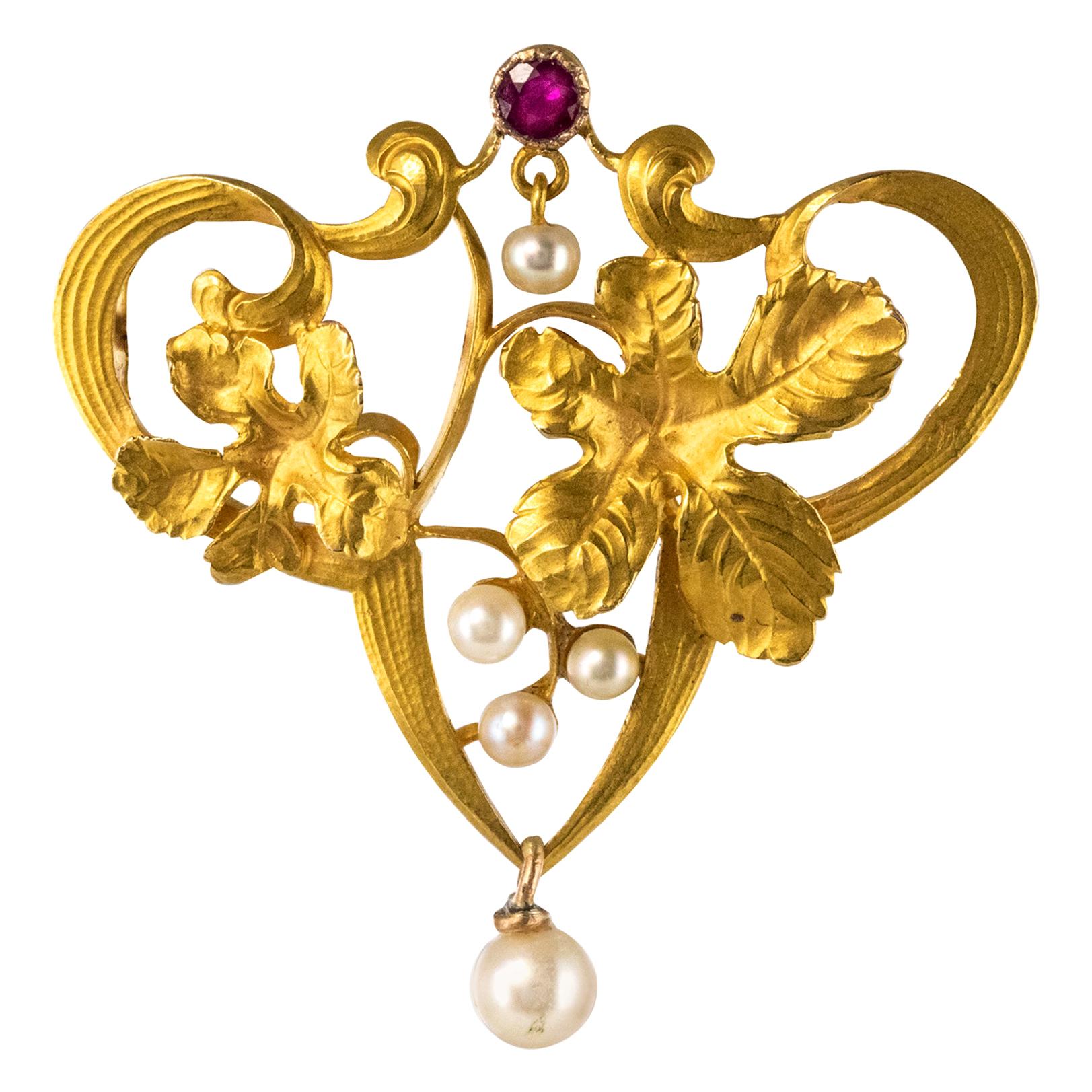 French Art Nouveau Ruby Natural Pearl 18 Karat Yellow Gold Brooch