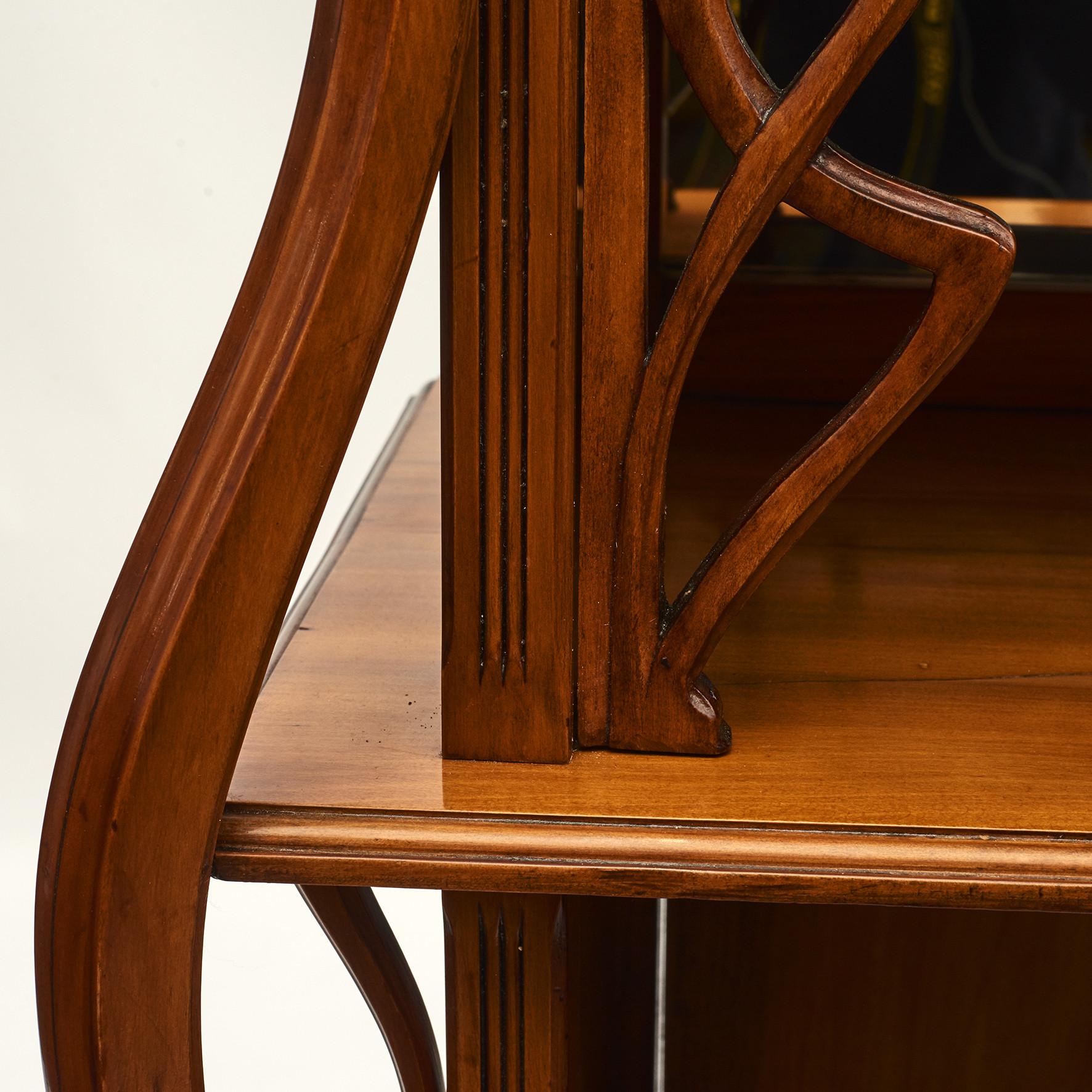 French Art Nouveau Salon Cabinet, Presumably by Louis Majorelle For Sale 5