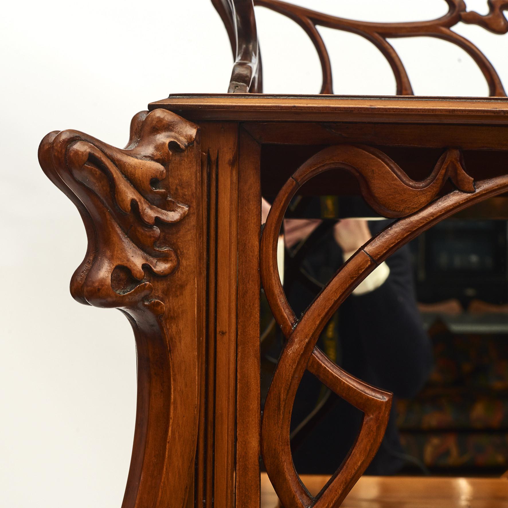 French Art Nouveau Salon Cabinet, Presumably by Louis Majorelle For Sale 6