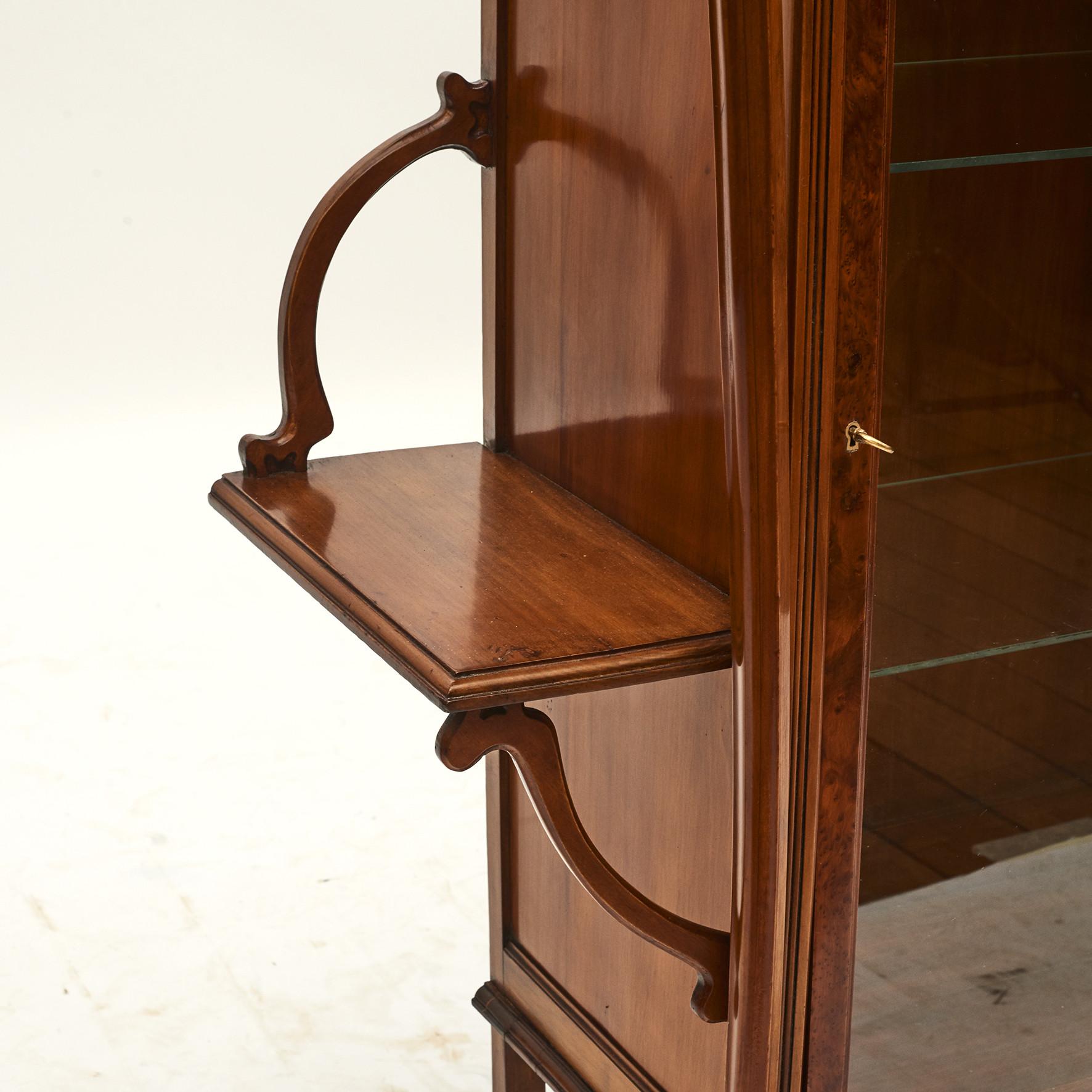 French Art Nouveau Salon Cabinet, Presumably by Louis Majorelle For Sale 9