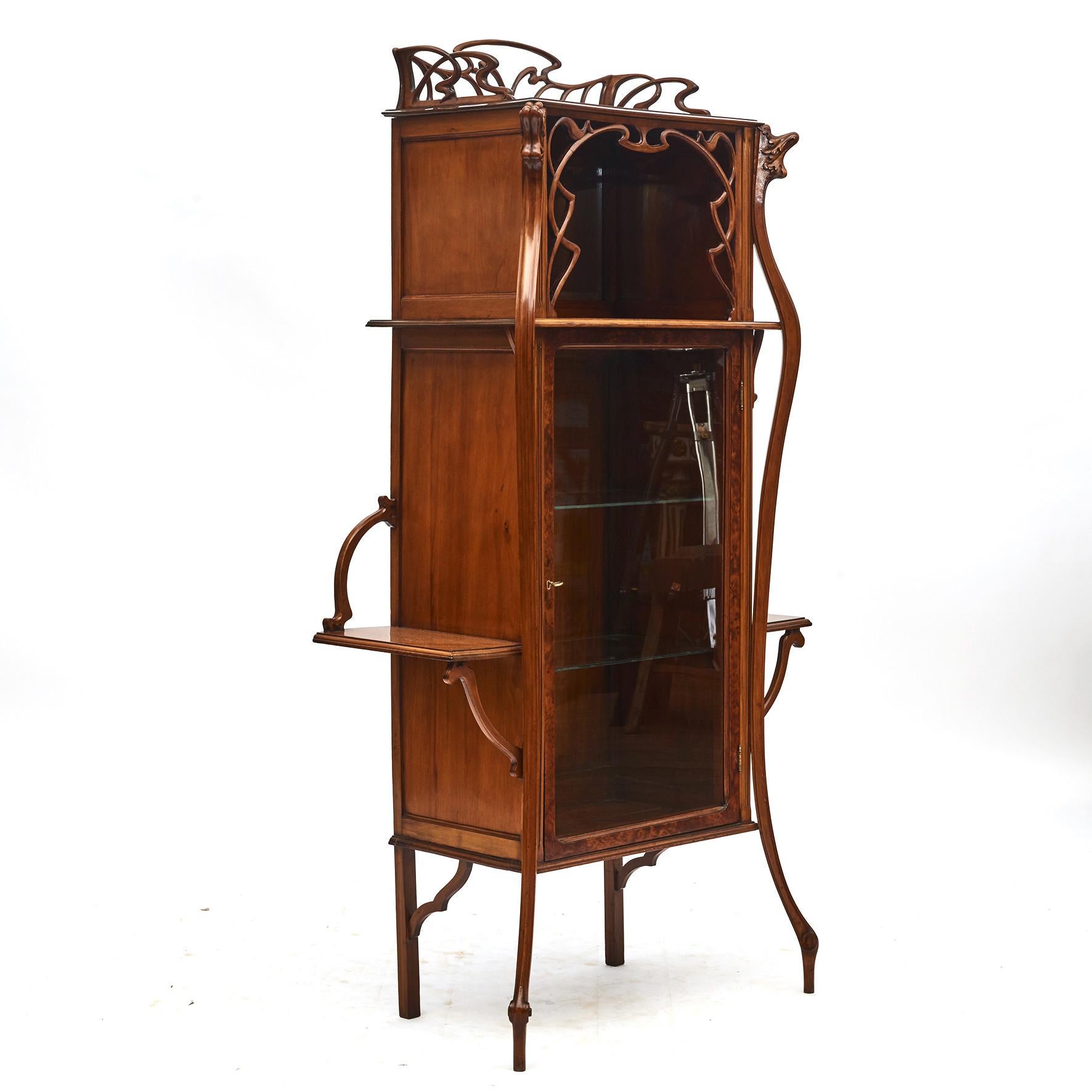 French Art Nouveau Salon Cabinet, Presumably by Louis Majorelle In Good Condition For Sale In Kastrup, DK