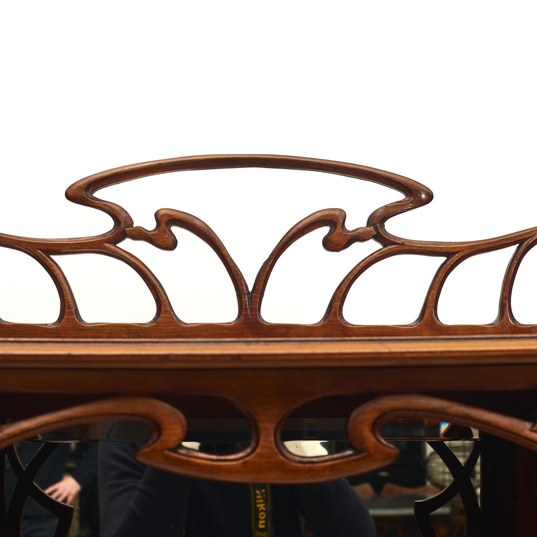 French Art Nouveau Salon Cabinet, Presumably by Louis Majorelle For Sale 1