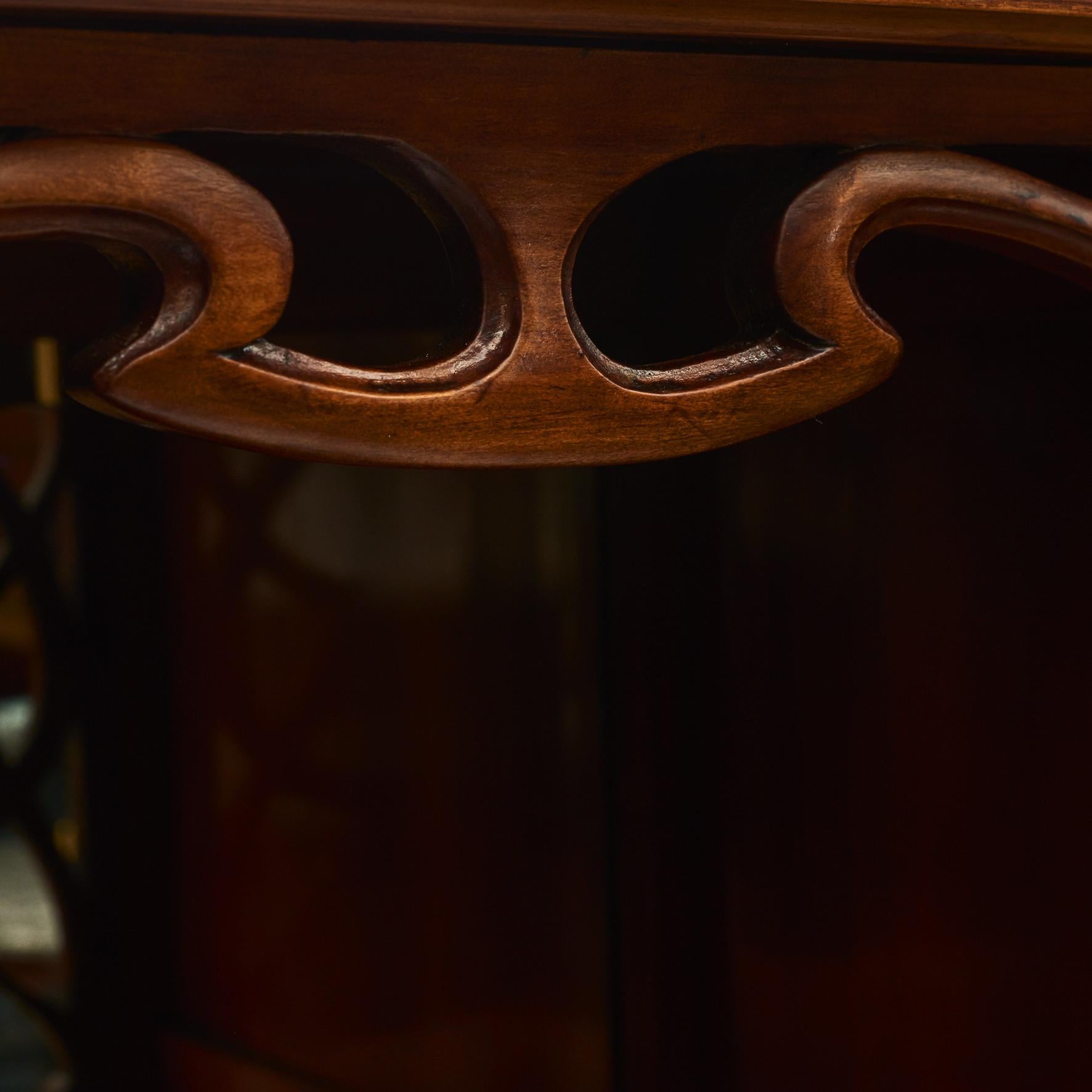 French Art Nouveau Salon Cabinet, Presumably by Louis Majorelle For Sale 4
