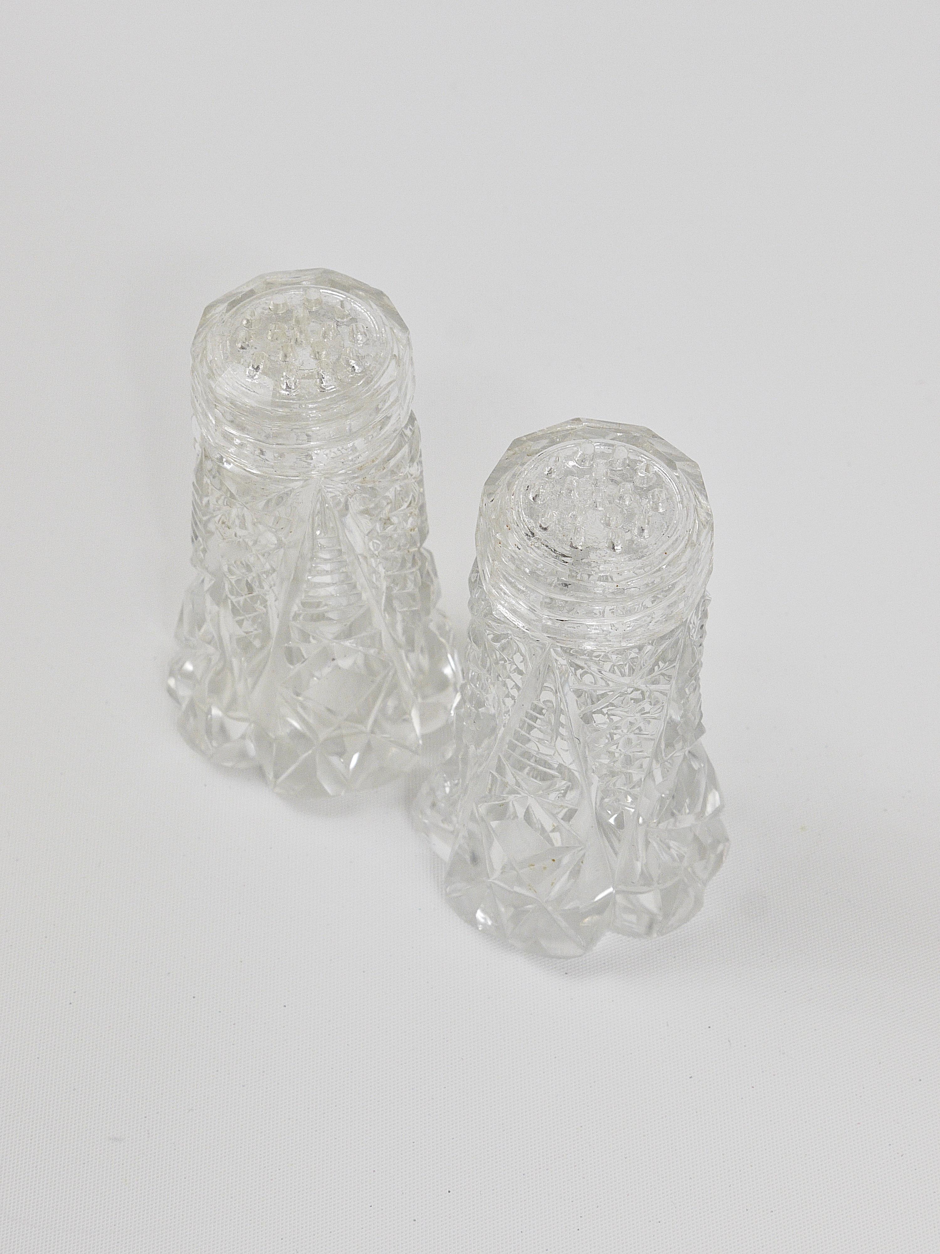 Early 20th Century French Art Nouveau Salt and Pepper Shakers, Facetted Crysta Glass from the 1920s For Sale