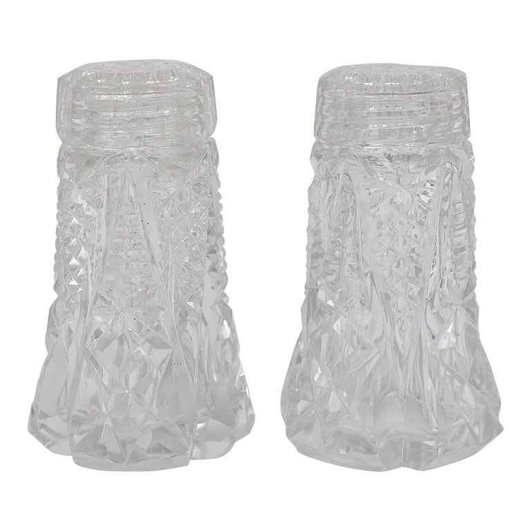 https://a.1stdibscdn.com/french-art-nouveau-salt-and-pepper-shakers-facetted-crysta-glass-from-the-1920s-for-sale/1121189/f_185444821586304459109/18544482_master.jpeg?width=768
