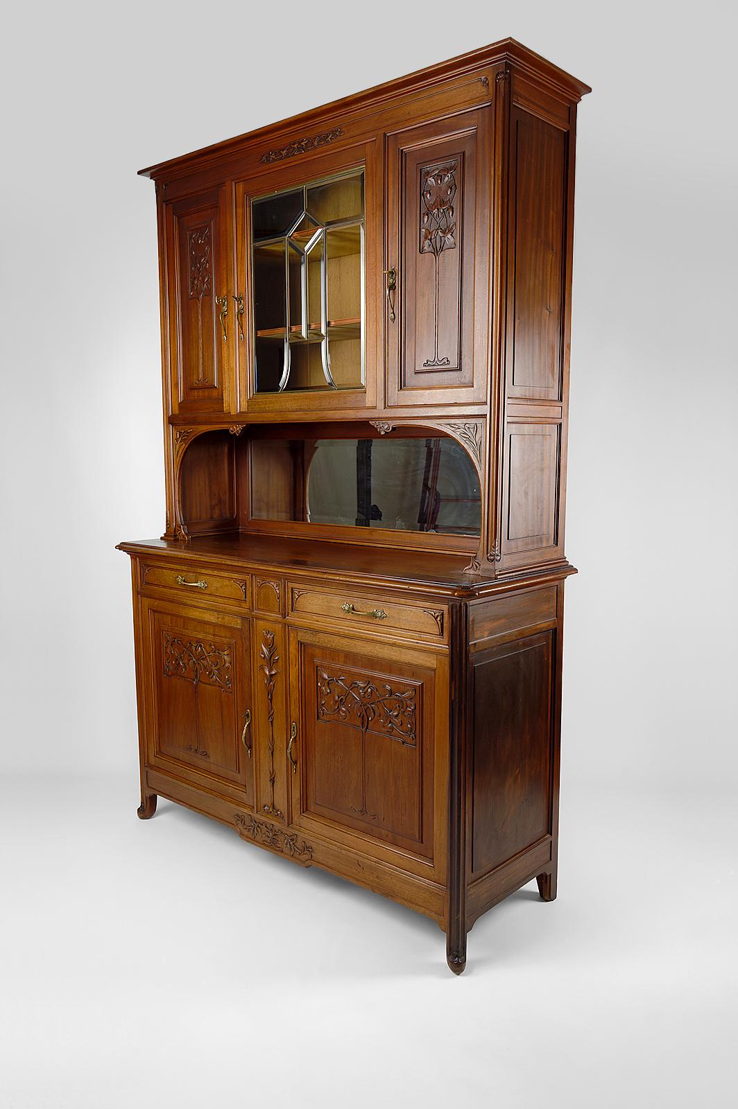 Beveled French Art Nouveau Sideboard in Carved Walnut with Stained Glass, circa 1910 For Sale