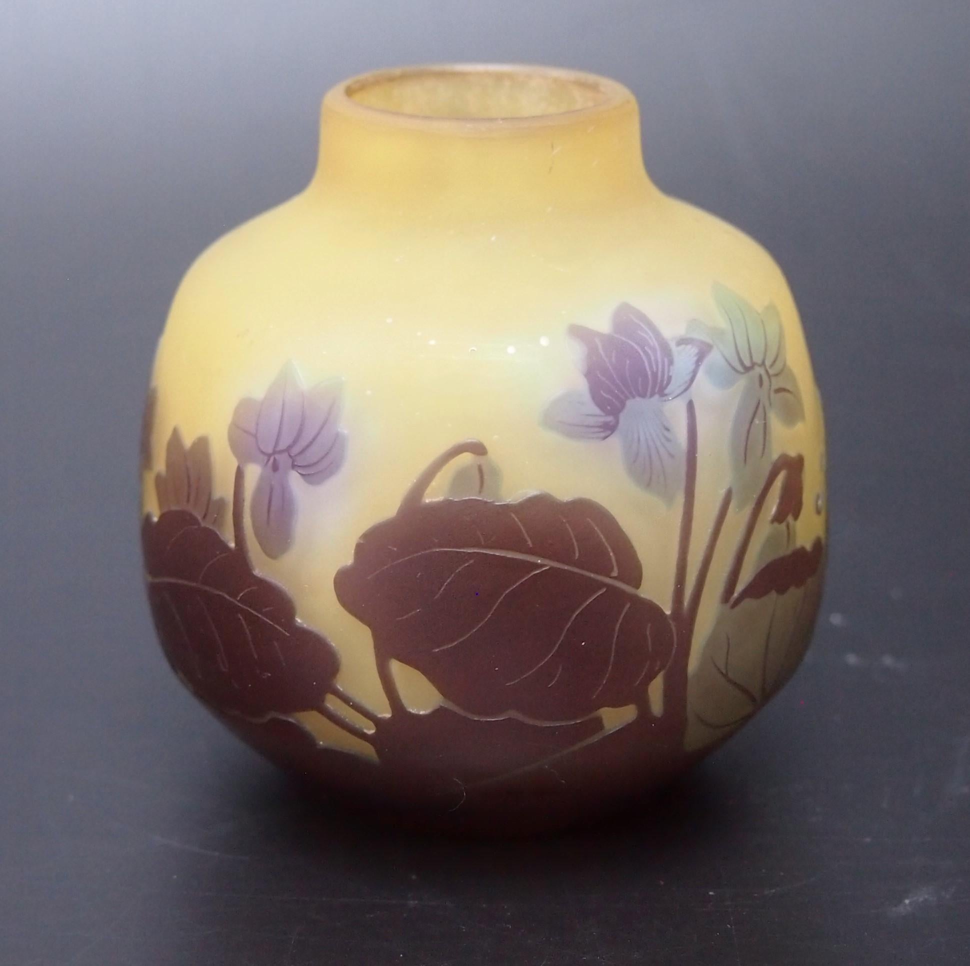 Vase en verre camée signé Emile Gallé, Art Nouveau, circa 1920 en vente 1