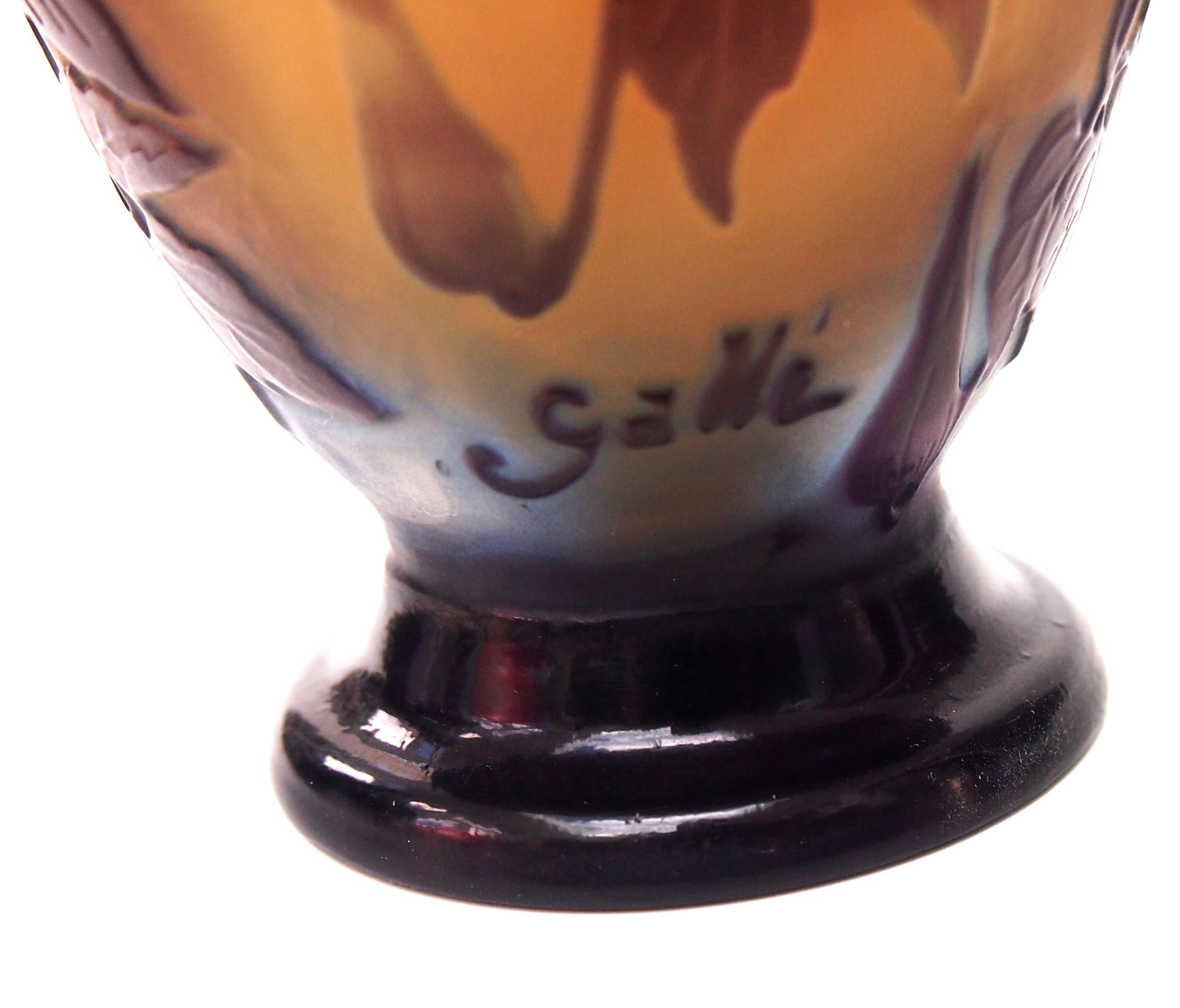 Jarrón de cristal camafeo francés Art Nouveau firmado Clematis Emile Gallé circa, 1920 principios del siglo XX en venta