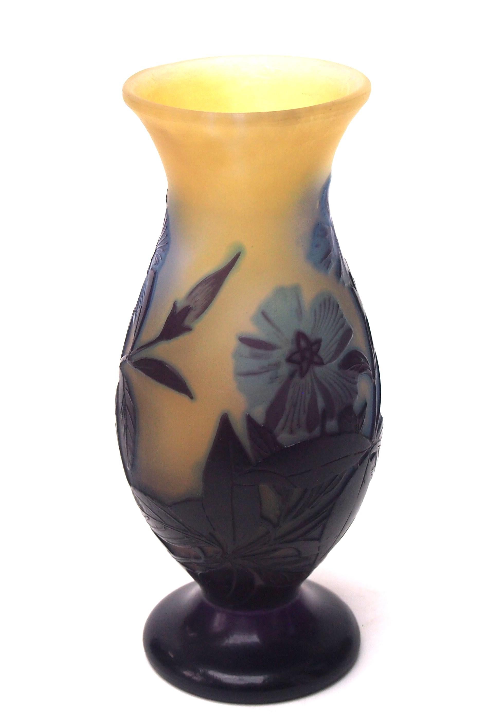Französischer Jugendstil Signiert Emile Gallé Kamee Glasvase mit Kornblume um 1920 im Zustand „Gut“ im Angebot in Worcester Park, GB