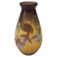 Vase en verre signé Emile Gallé Fuchsia signé Art Nouveau circa 1920