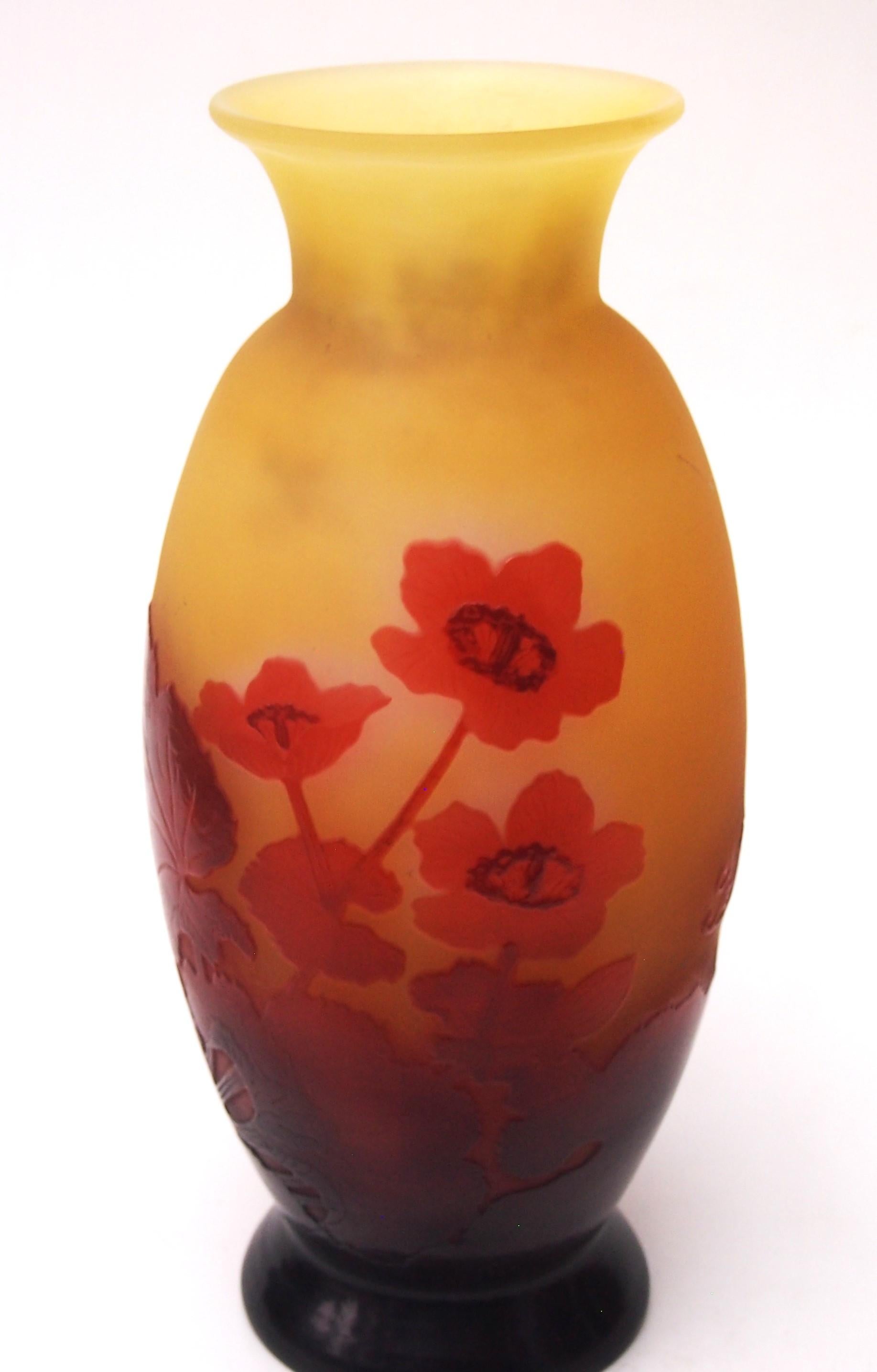 French Art Nouveau Signed Red Anemone Emile Gallé Cameo Glass Vase circa, 1925 In Good Condition For Sale In Worcester Park, GB
