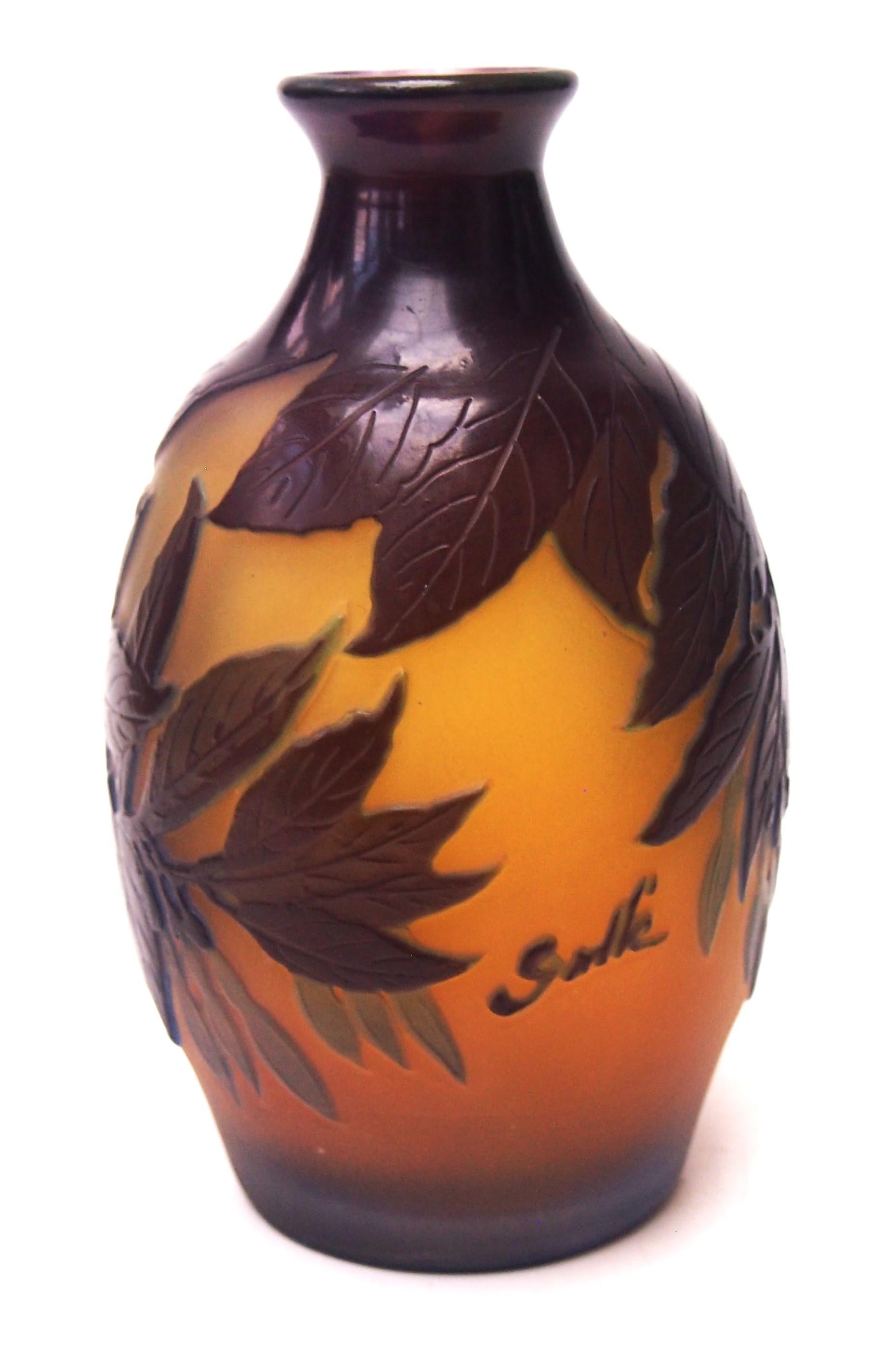 Francese Vaso in vetro con cammeo di Emile Gallé firmato Art Nouveau francese circa, 1920 in vendita