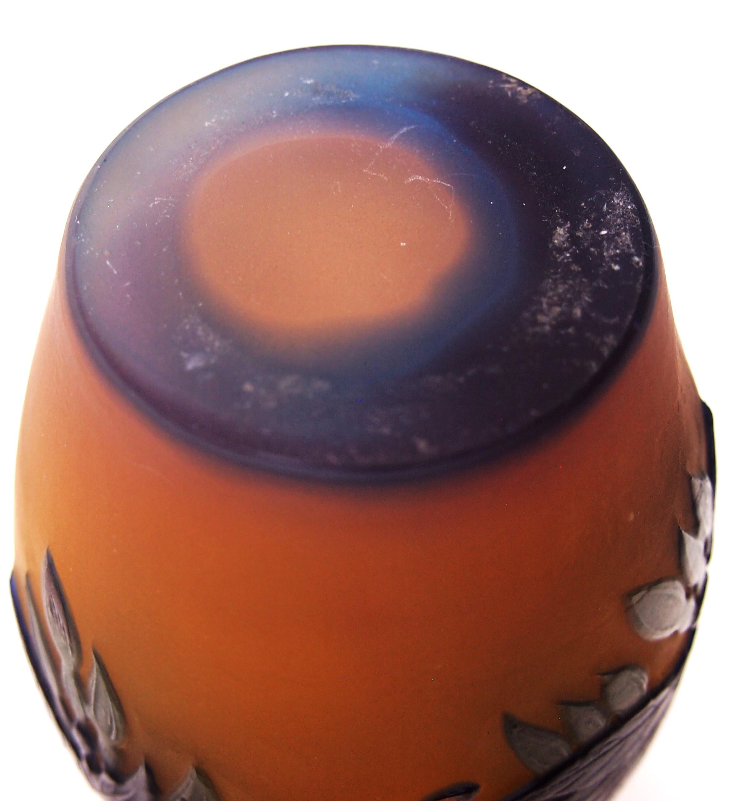 Vaso in vetro con cammeo di Emile Gallé firmato Art Nouveau francese circa, 1920 in vendita 2